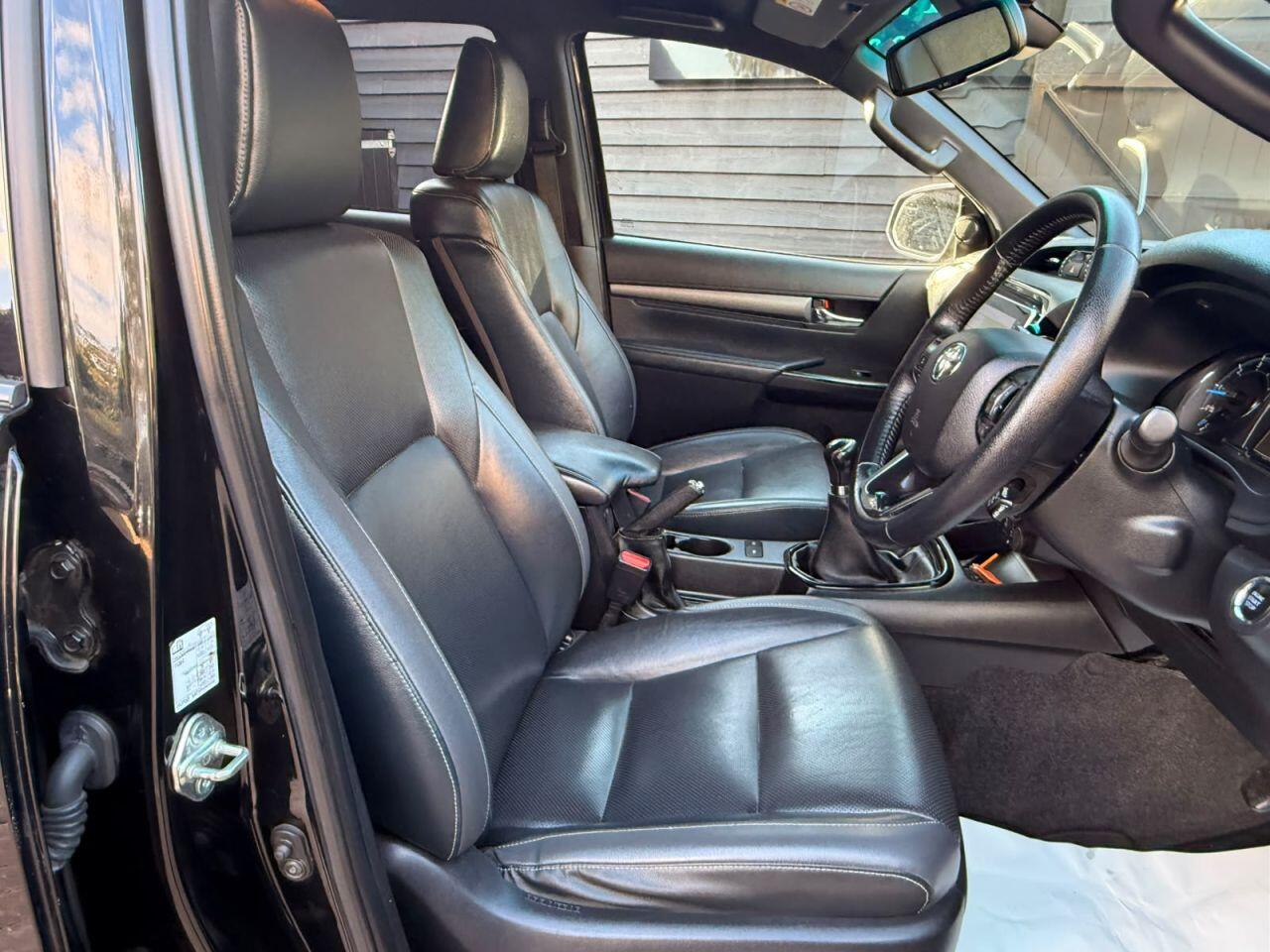 Toyota Hilux view 9