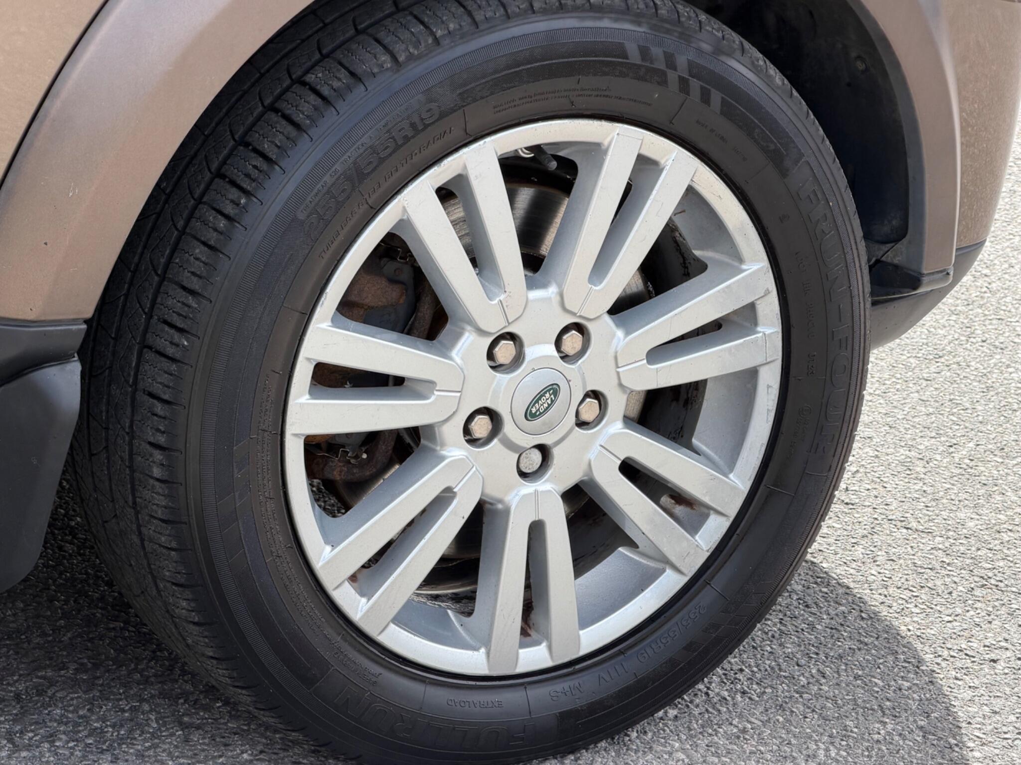 Land Rover Discovery view 45