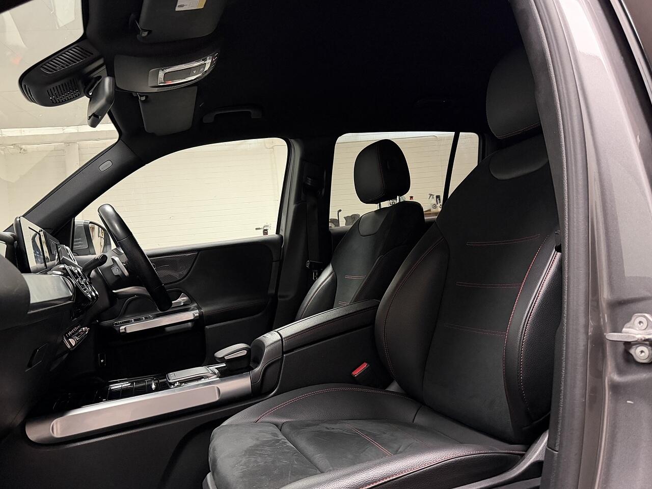 Mercedes-Benz GLB view 14