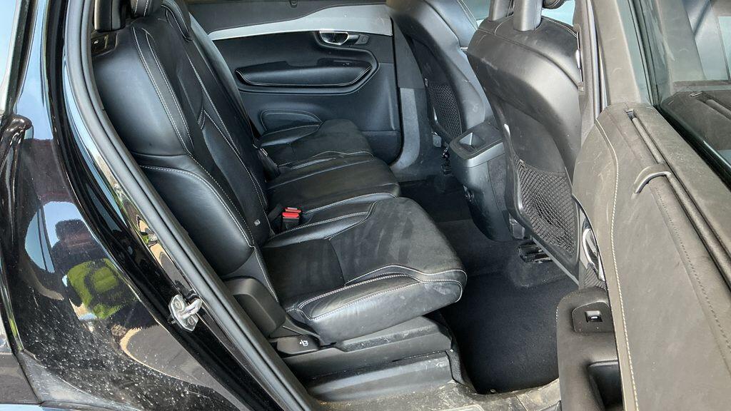Volvo XC90 view 3