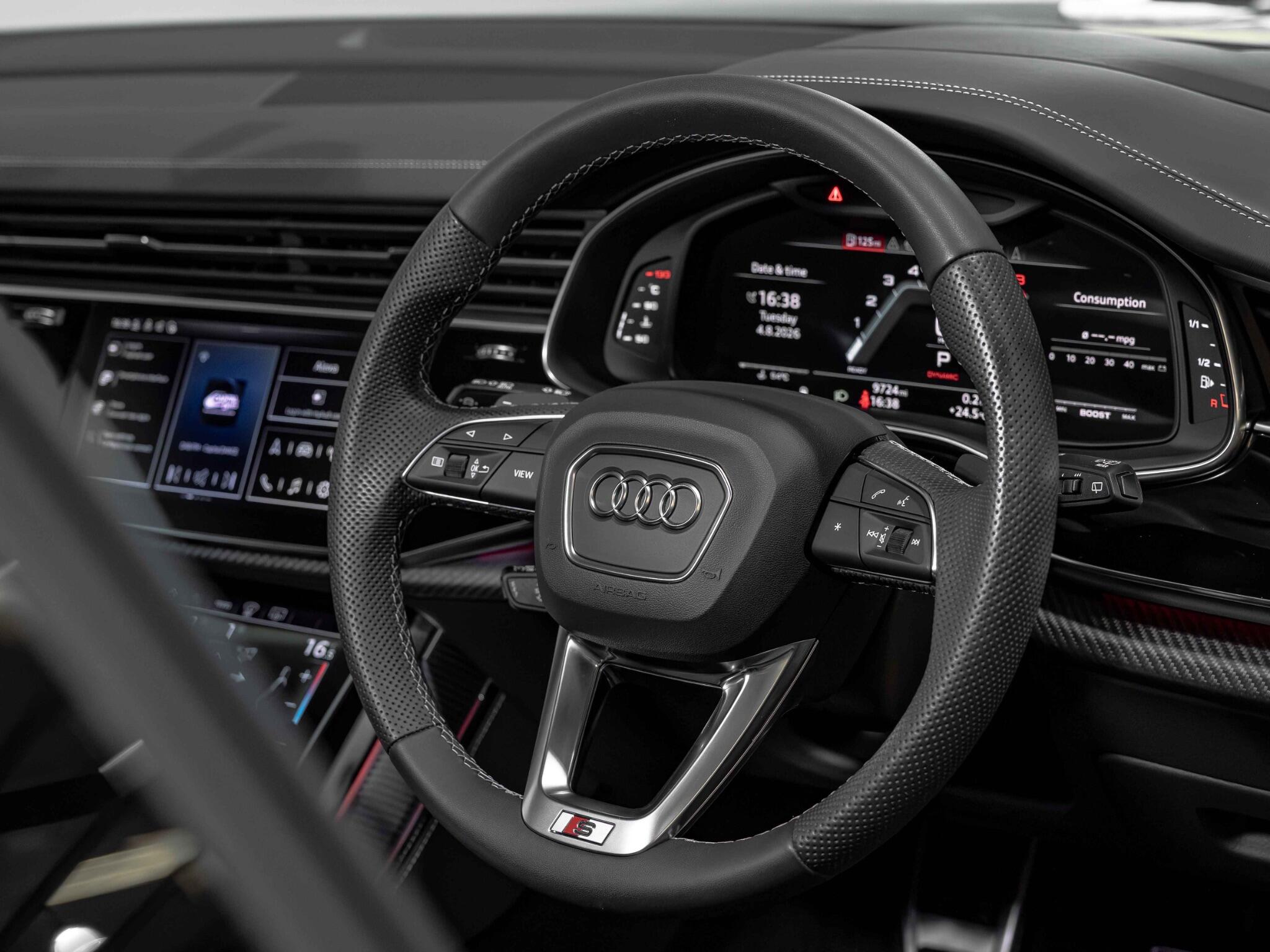 Audi SQ8 view 18