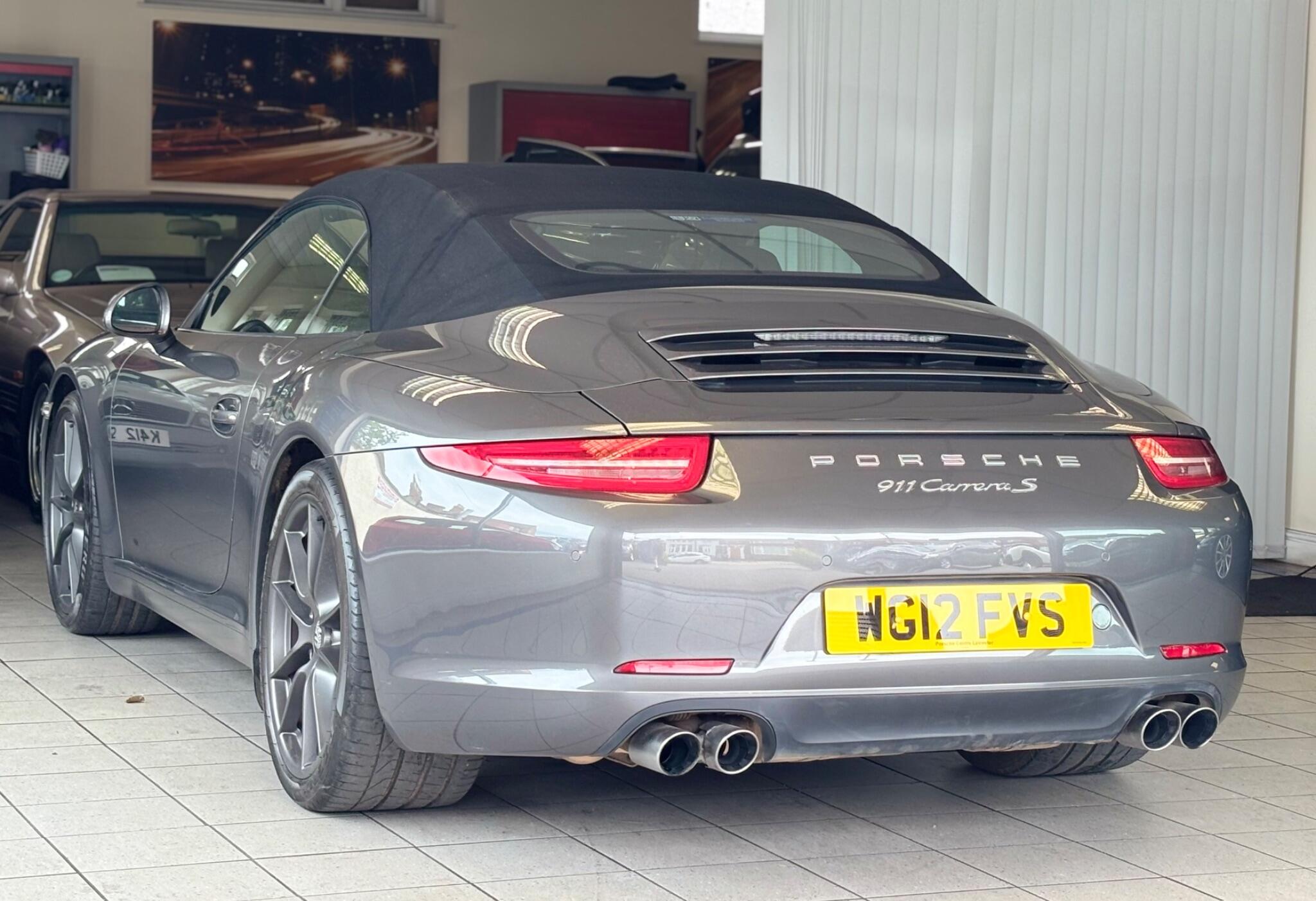 Porsche 911 view 13