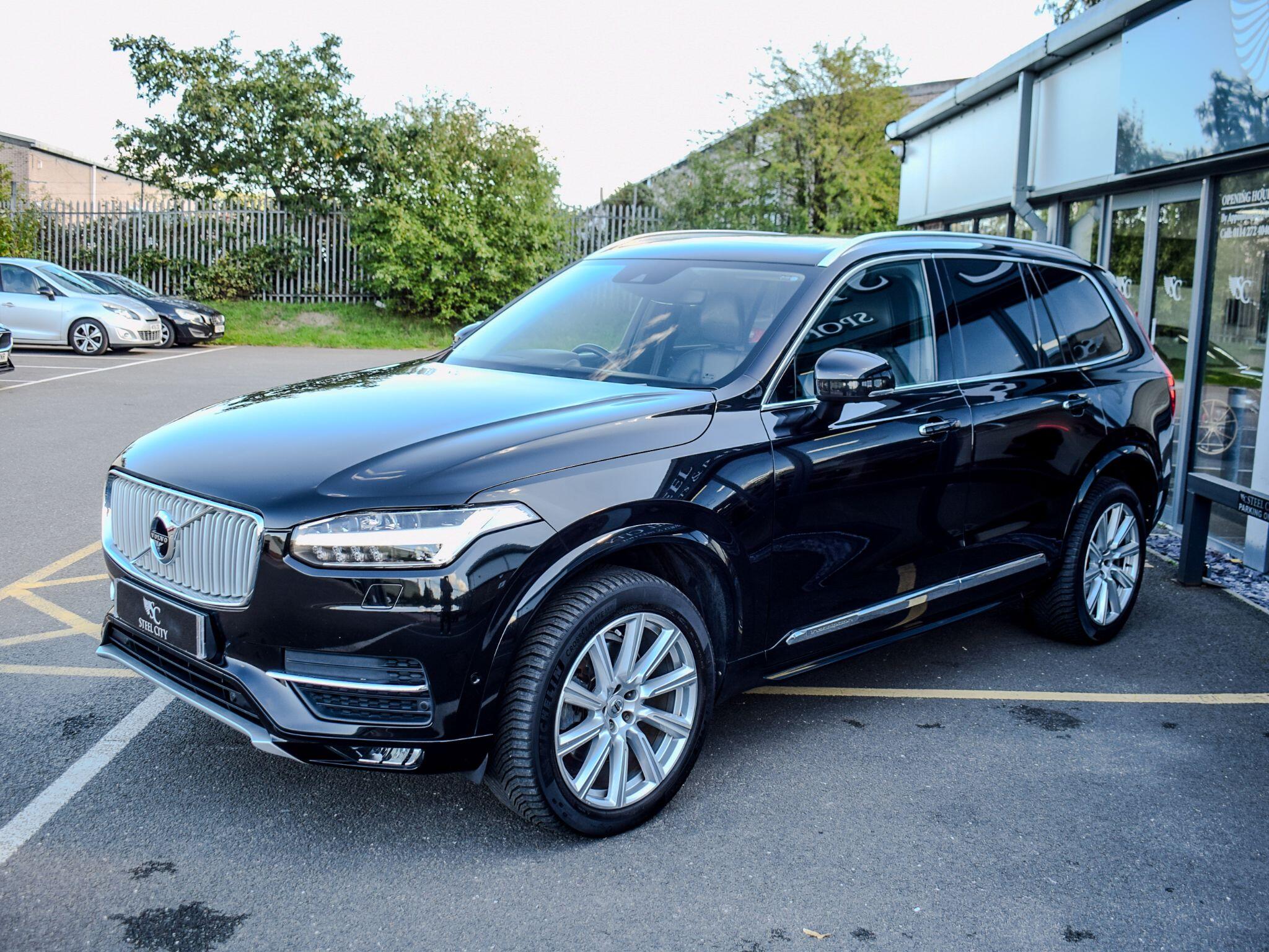 Volvo XC90 view 8