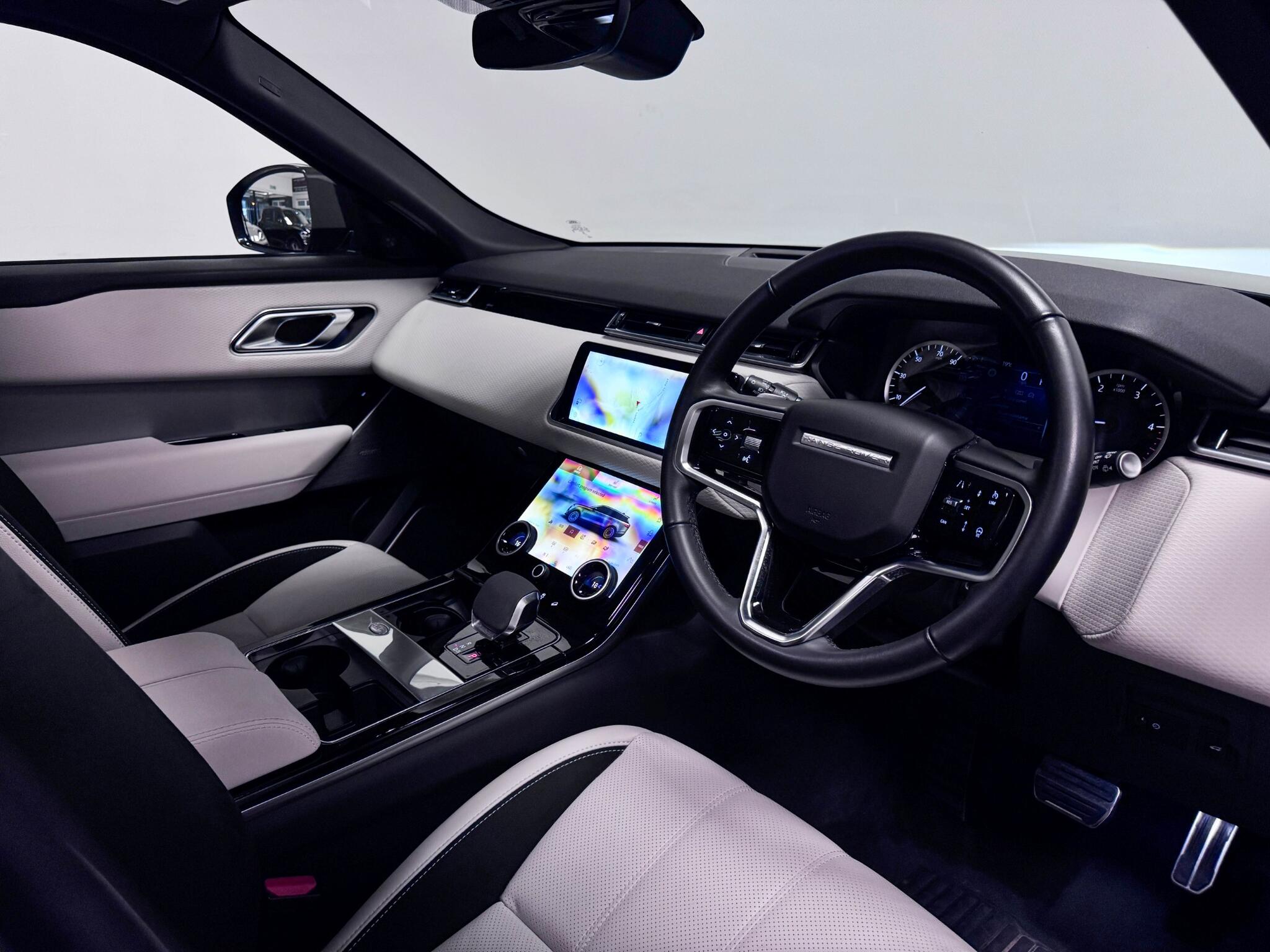 Land Rover Range Rover Velar view 35