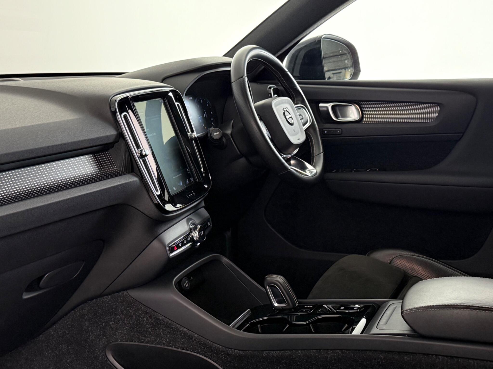 Volvo XC40 view 4