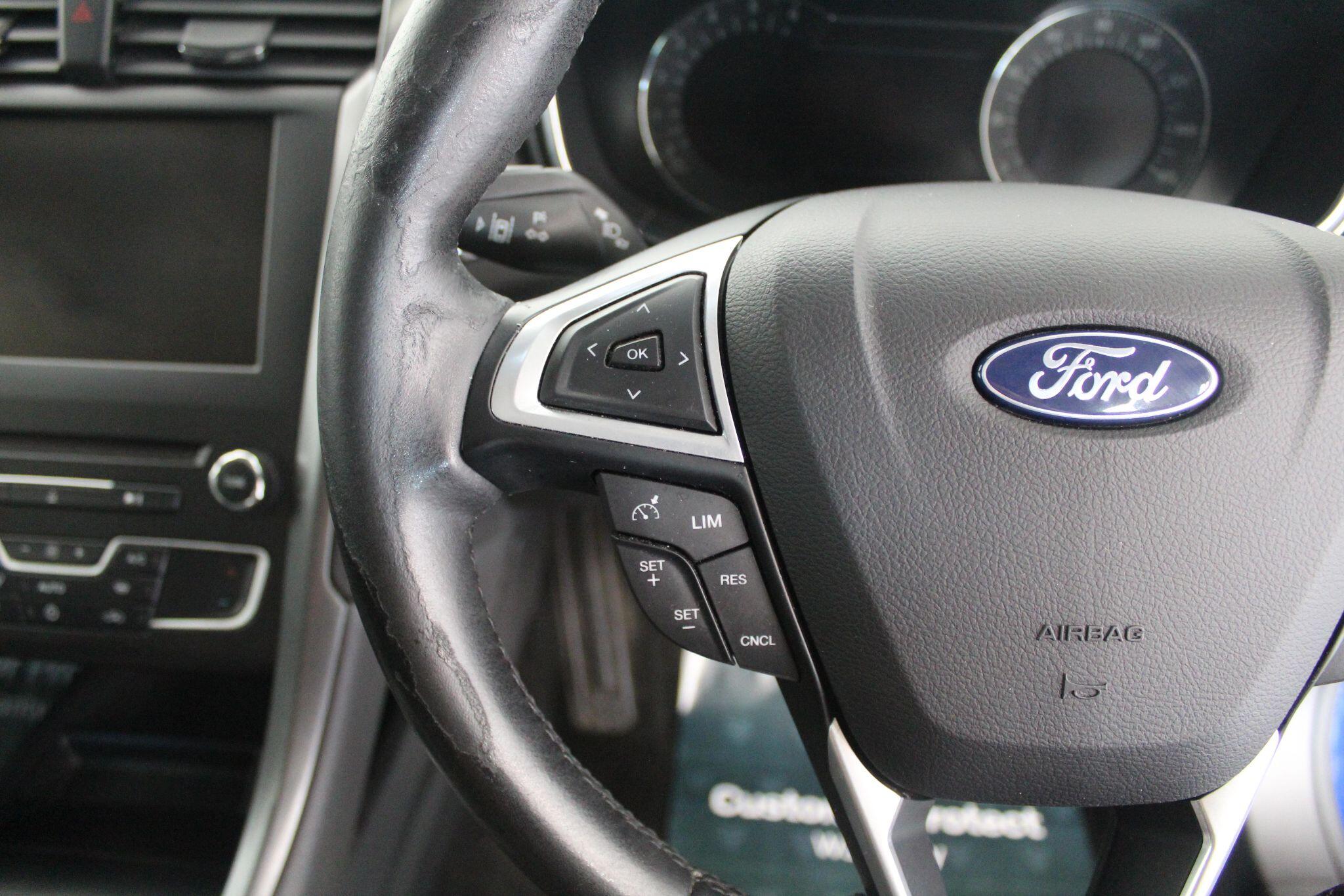 Ford Mondeo view 43