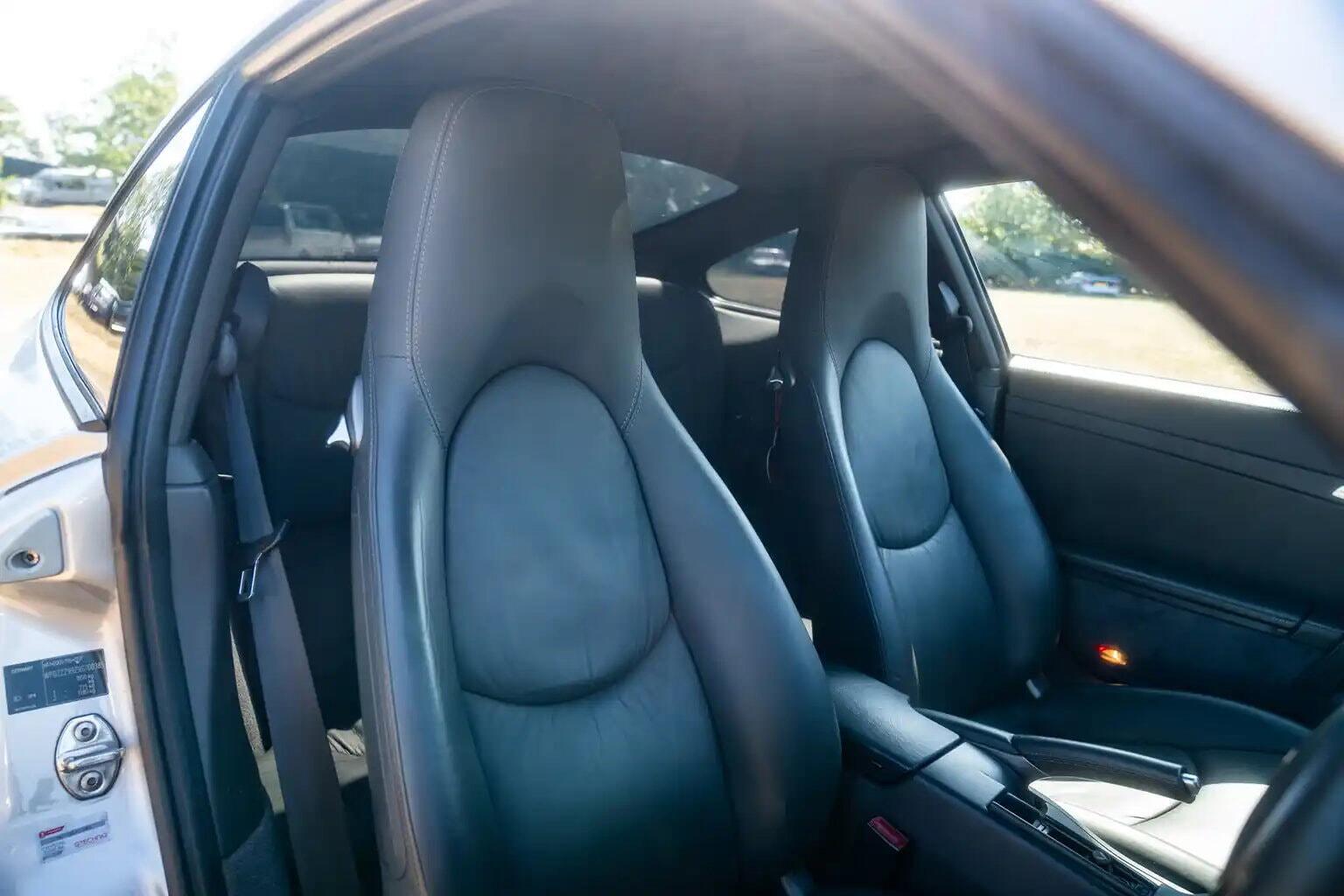 Porsche 911 view 17