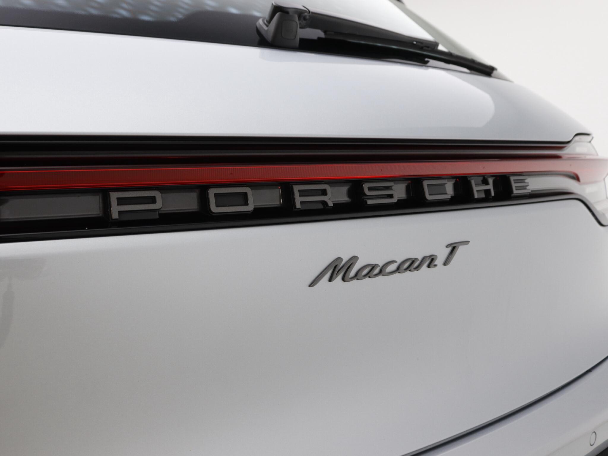 Porsche Macan view 24