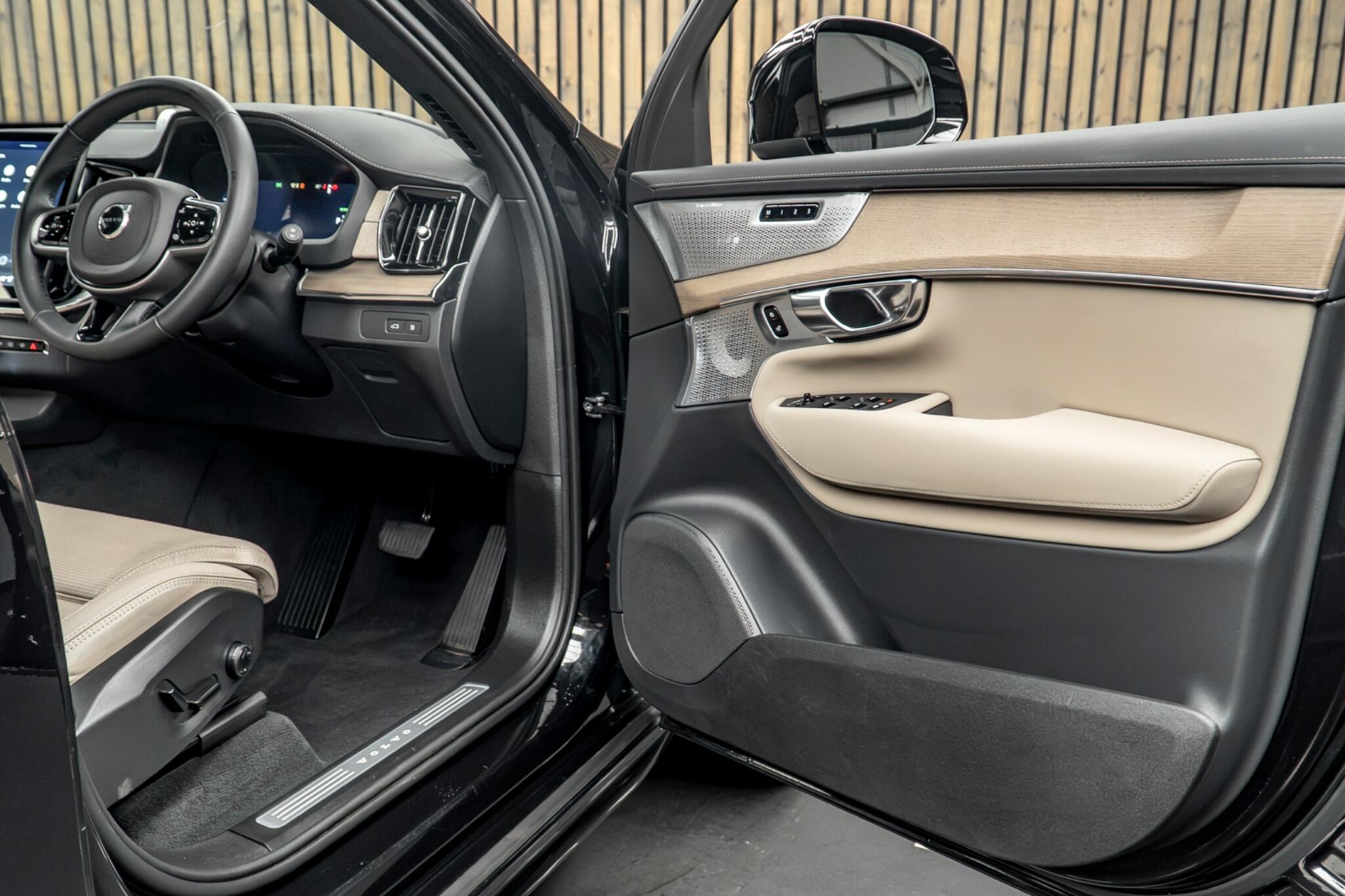 Volvo XC90 view 31