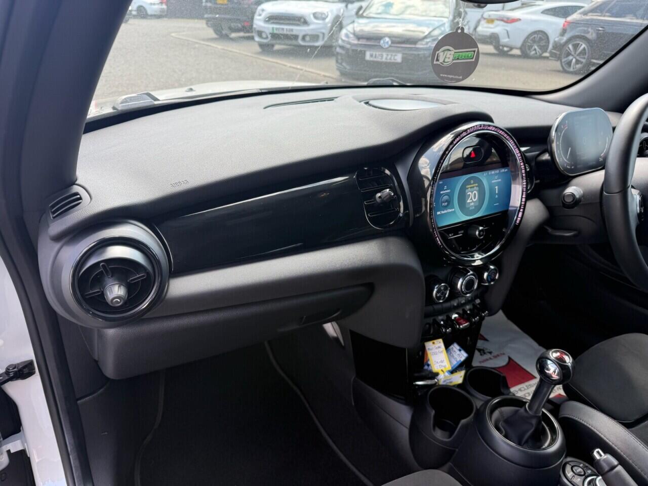 Mini Hatch view 27