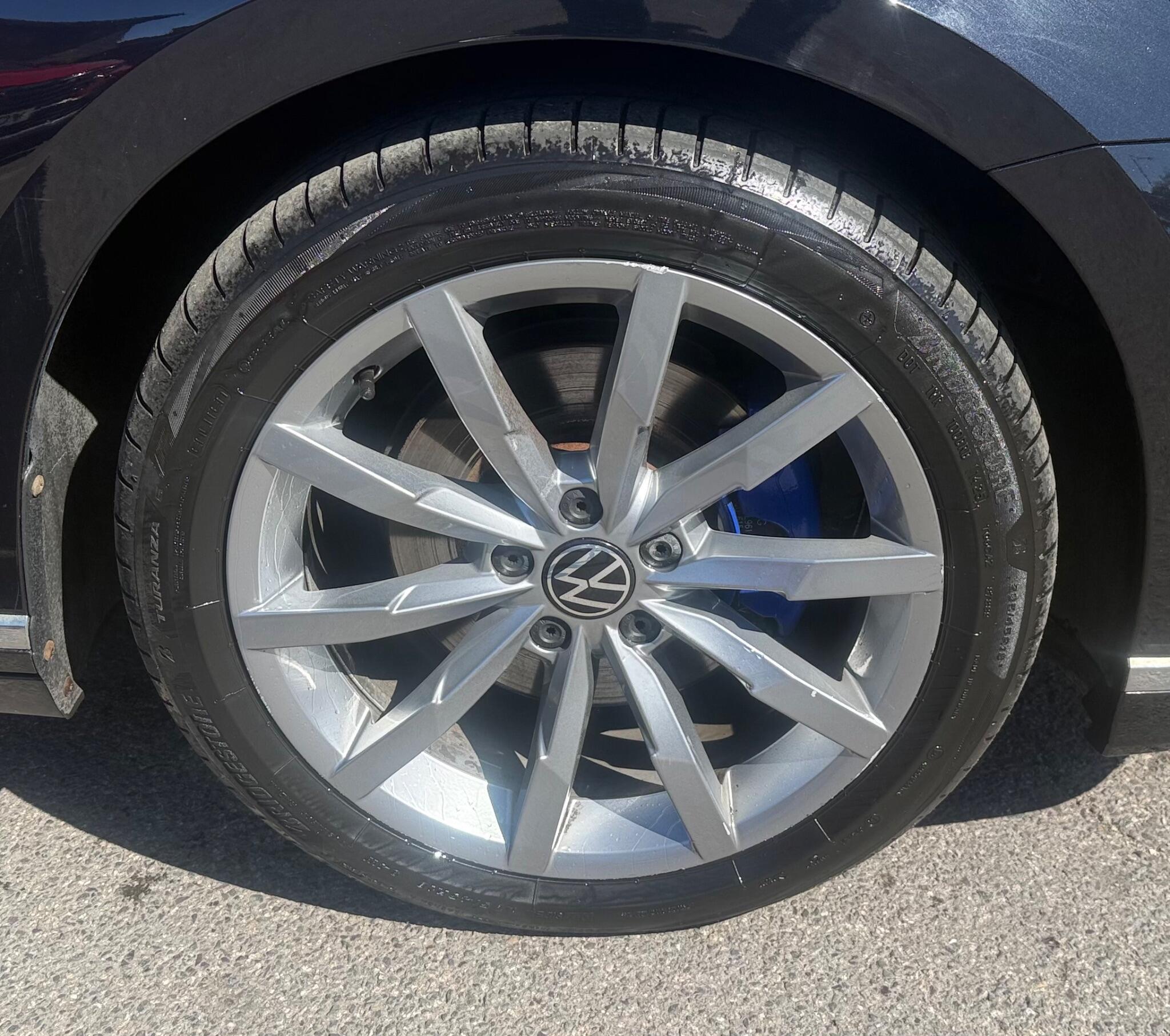 Volkswagen Passat view 24