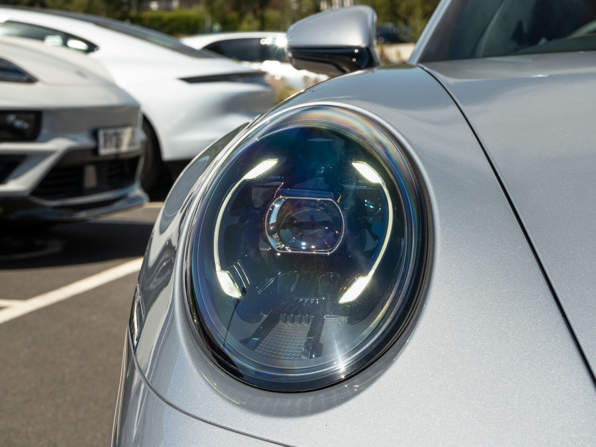 Porsche 911 view 9