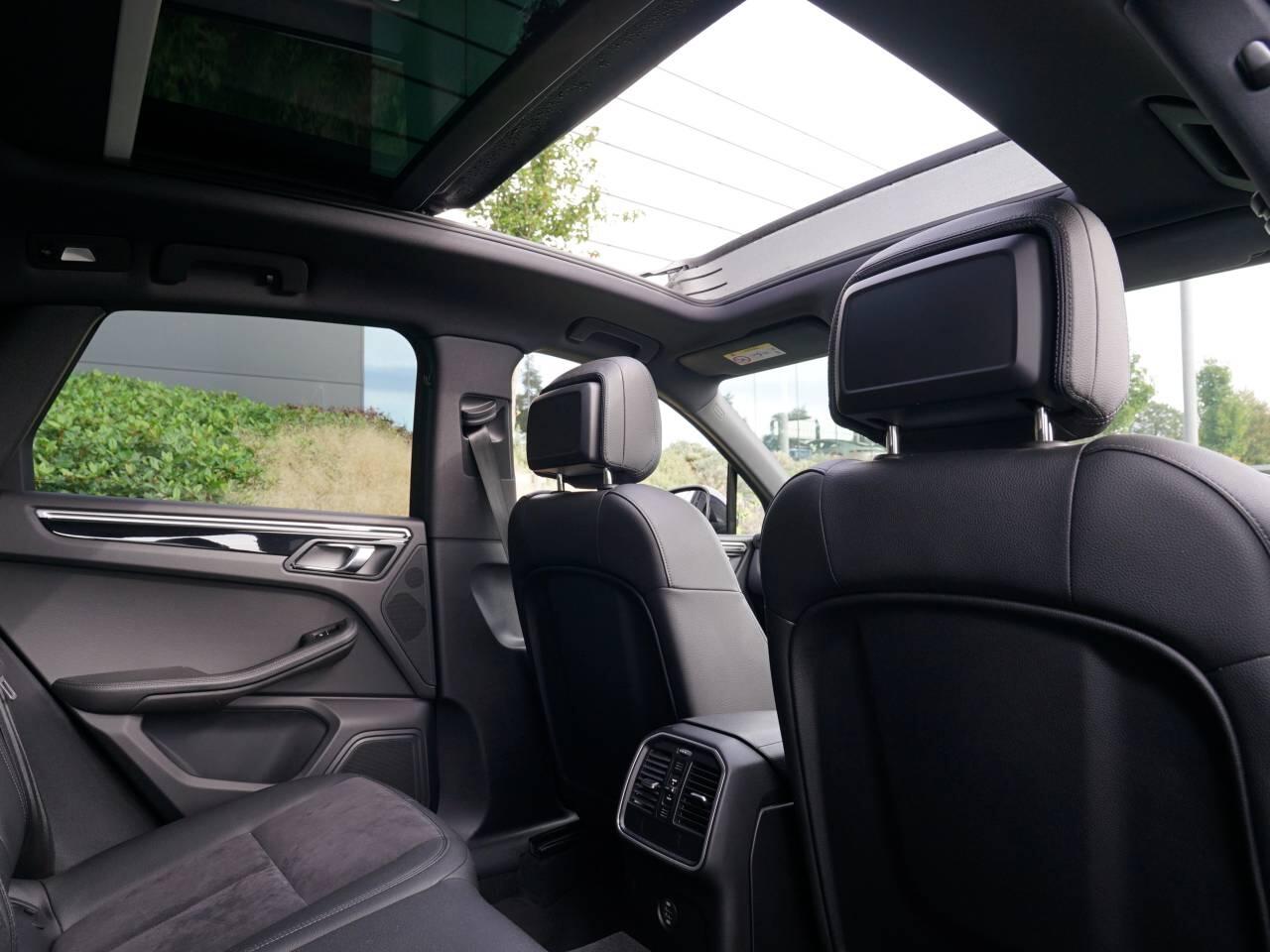 Porsche Macan view 13