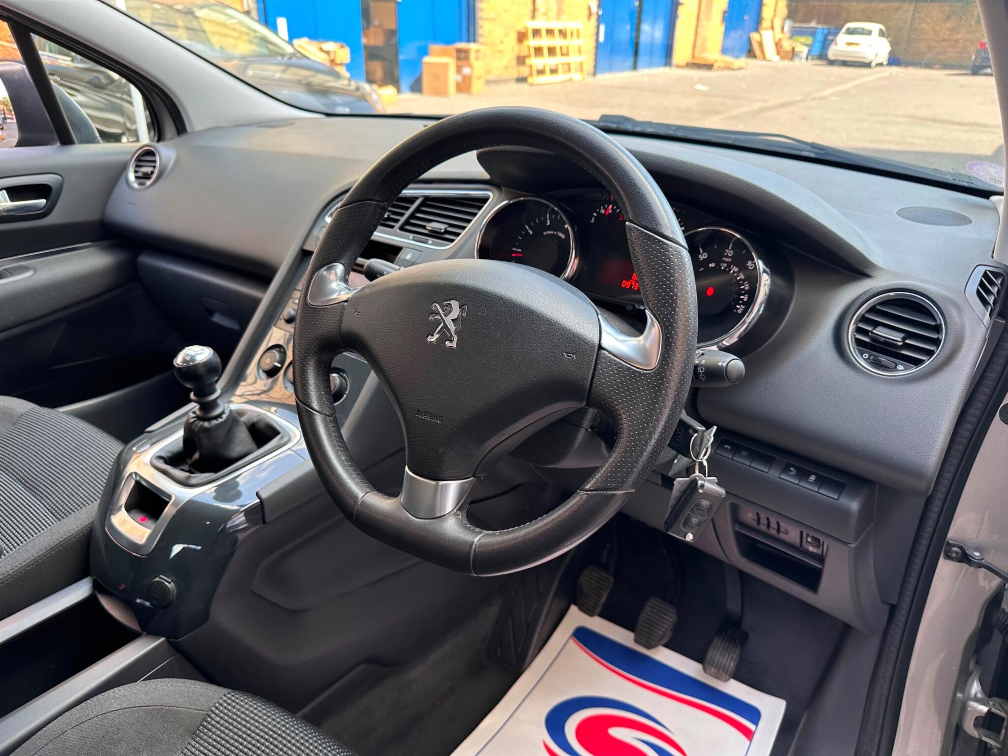 Peugeot 5008 view 13