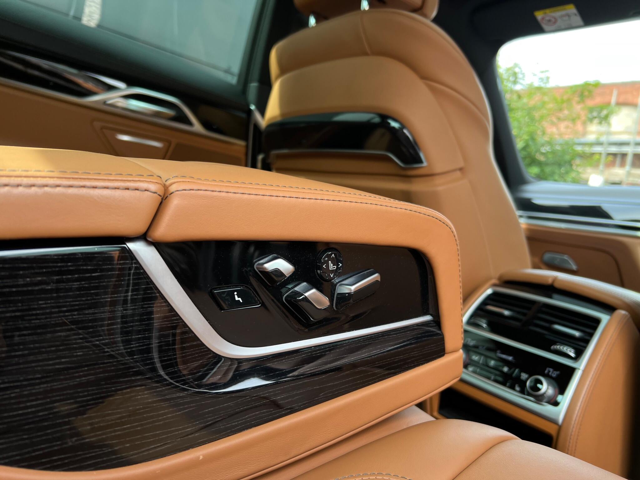 BMW 7 Series view 17
