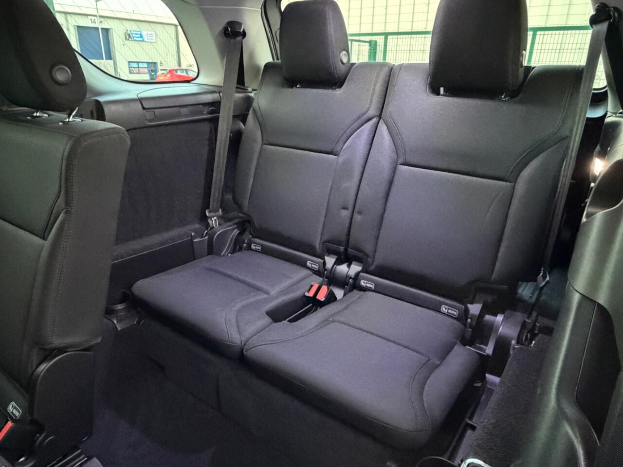 Land Rover Discovery view 15