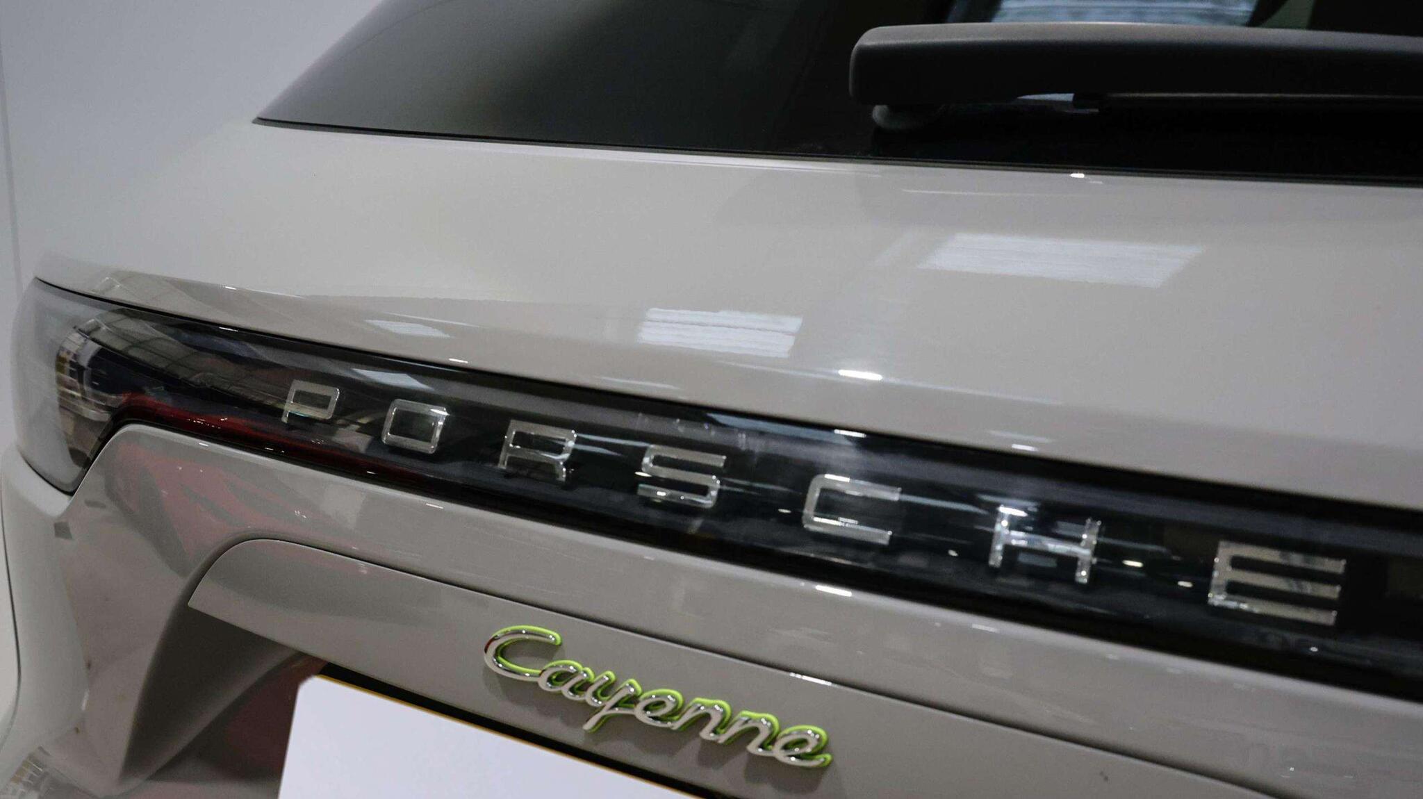 Porsche Cayenne view 25