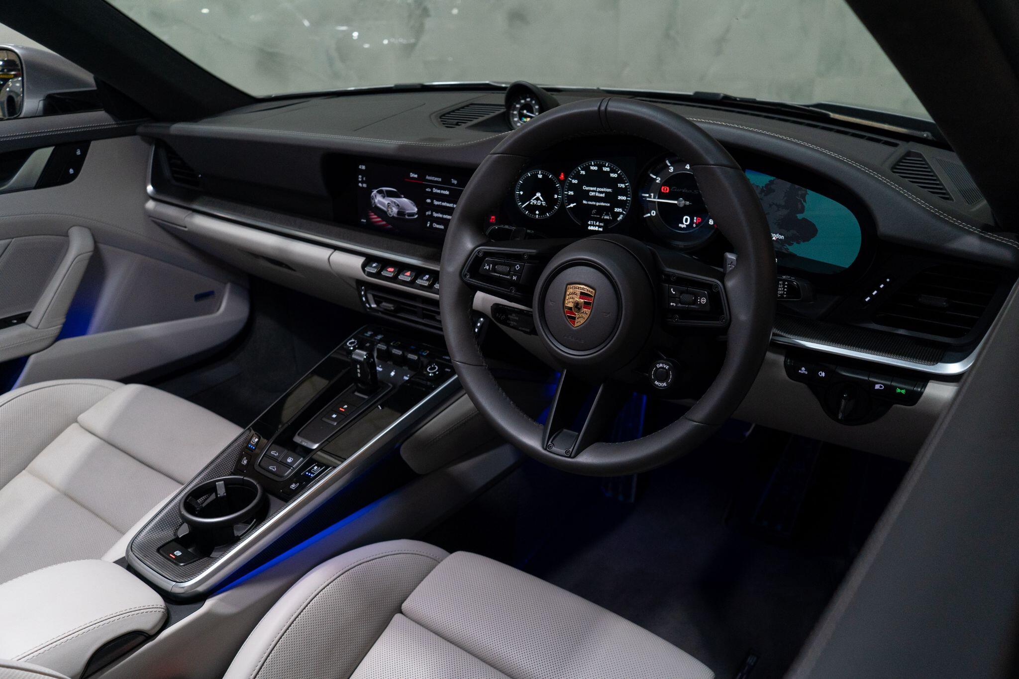 Porsche 911 view 9