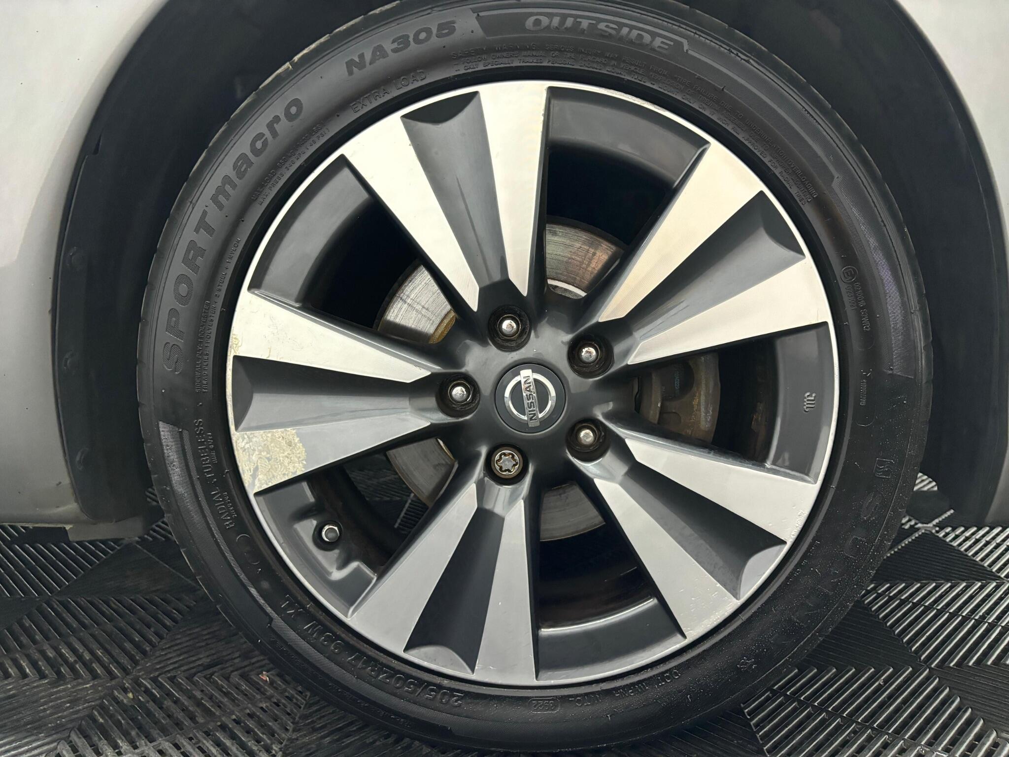Nissan Pulsar view 29