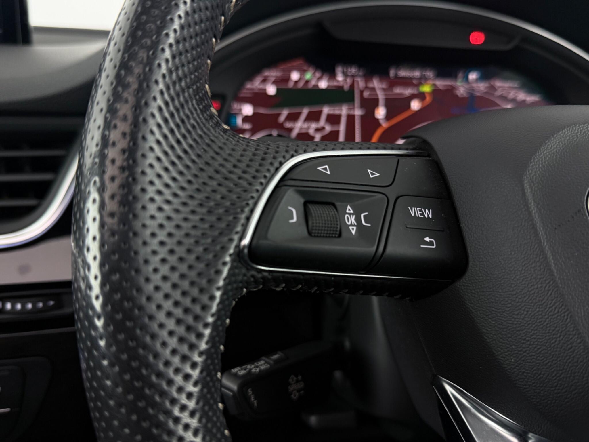 Audi Q7 view 16