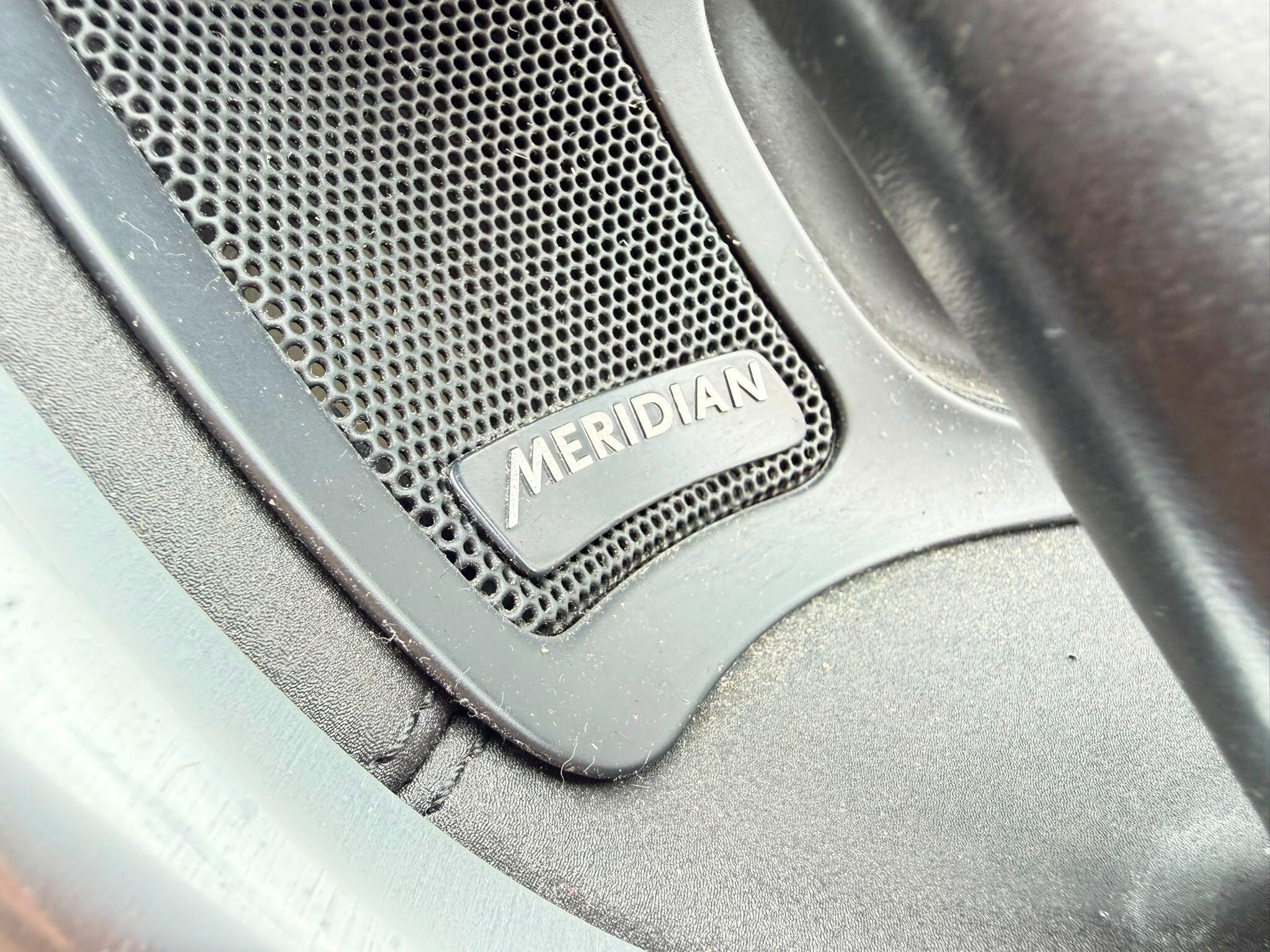 Land Rover Discovery Sport view 22