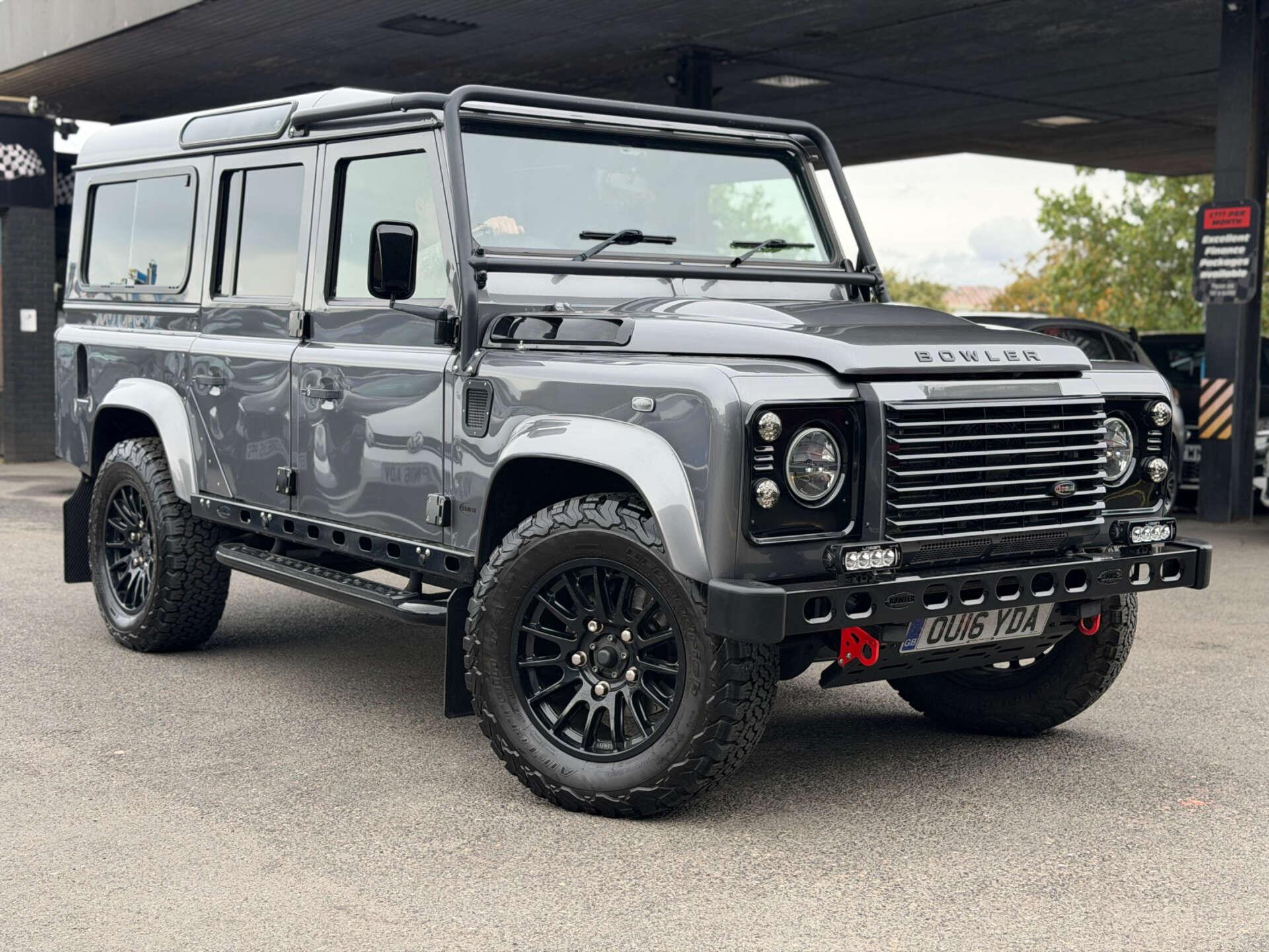 Land Rover Defender 110 view 7