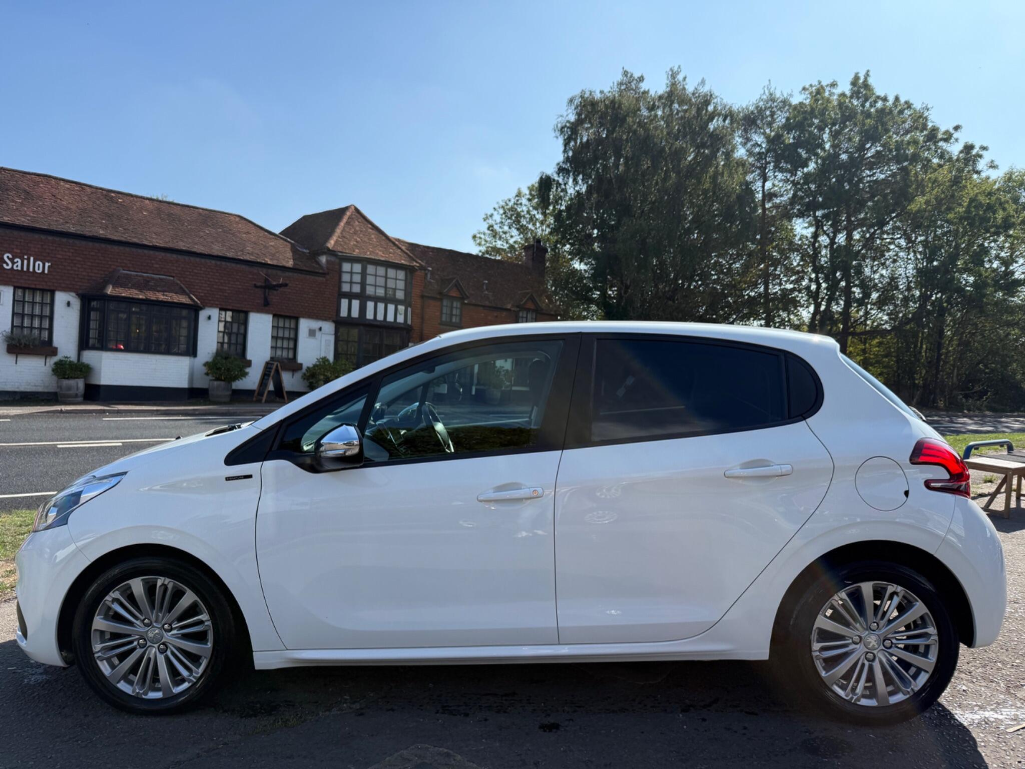Peugeot 208 view 7