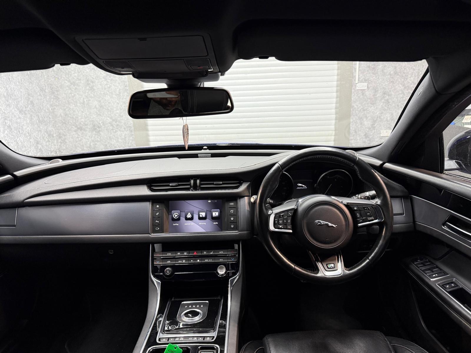Jaguar XF view 10
