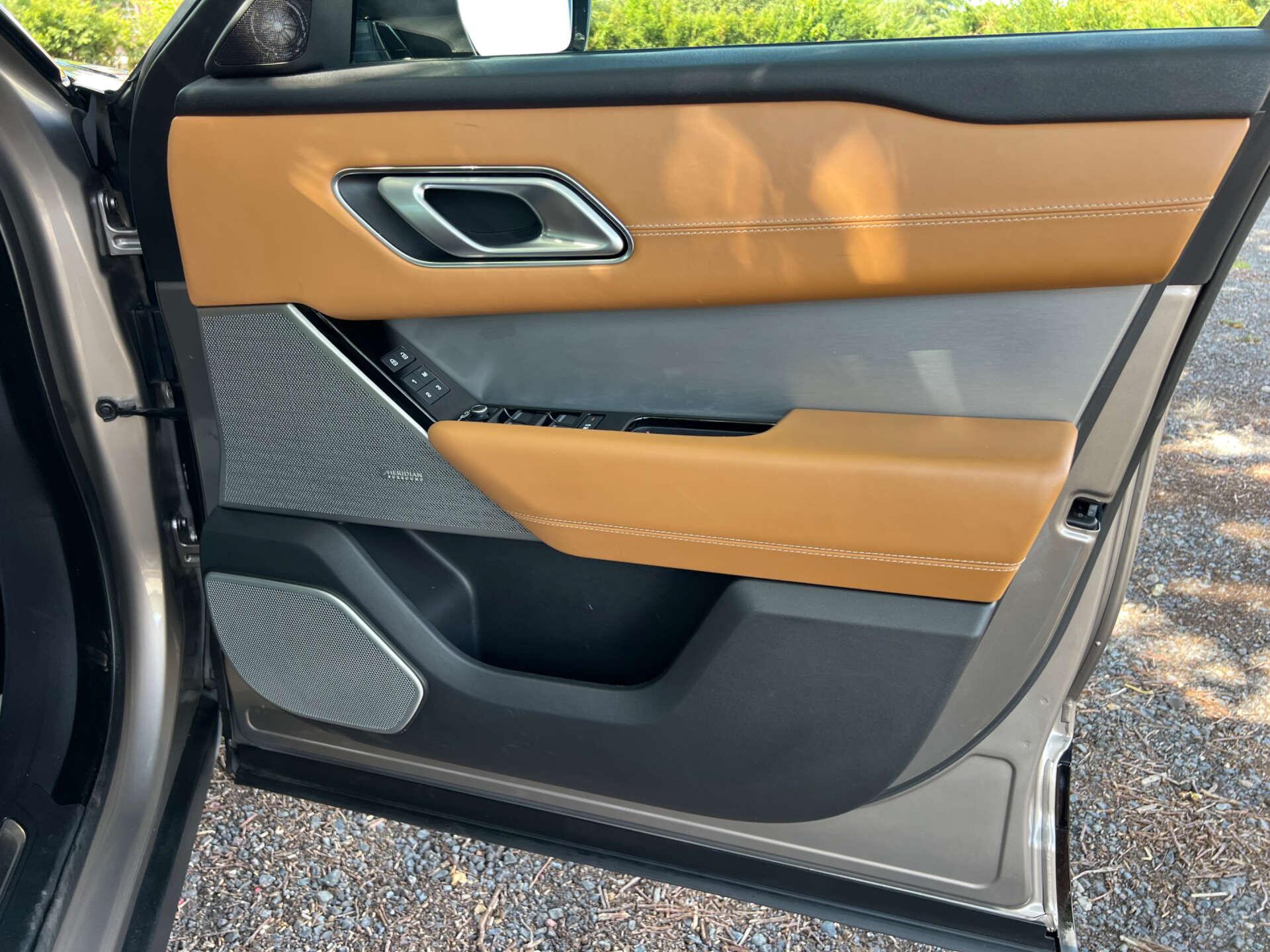 Land Rover Range Rover Velar view 20
