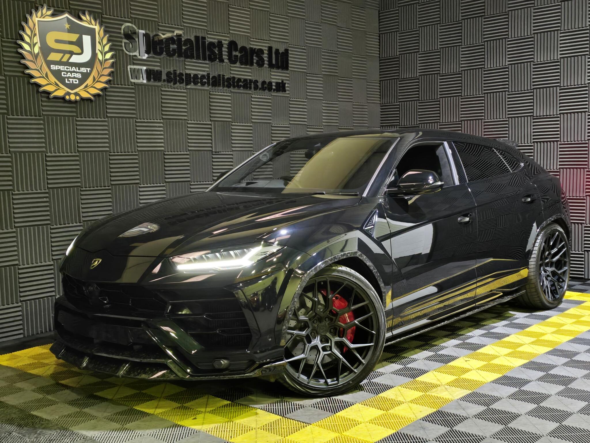 Lamborghini Urus view 9