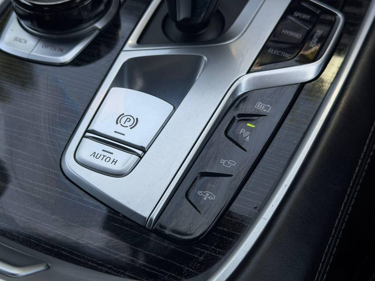 BMW 7 Series view 72