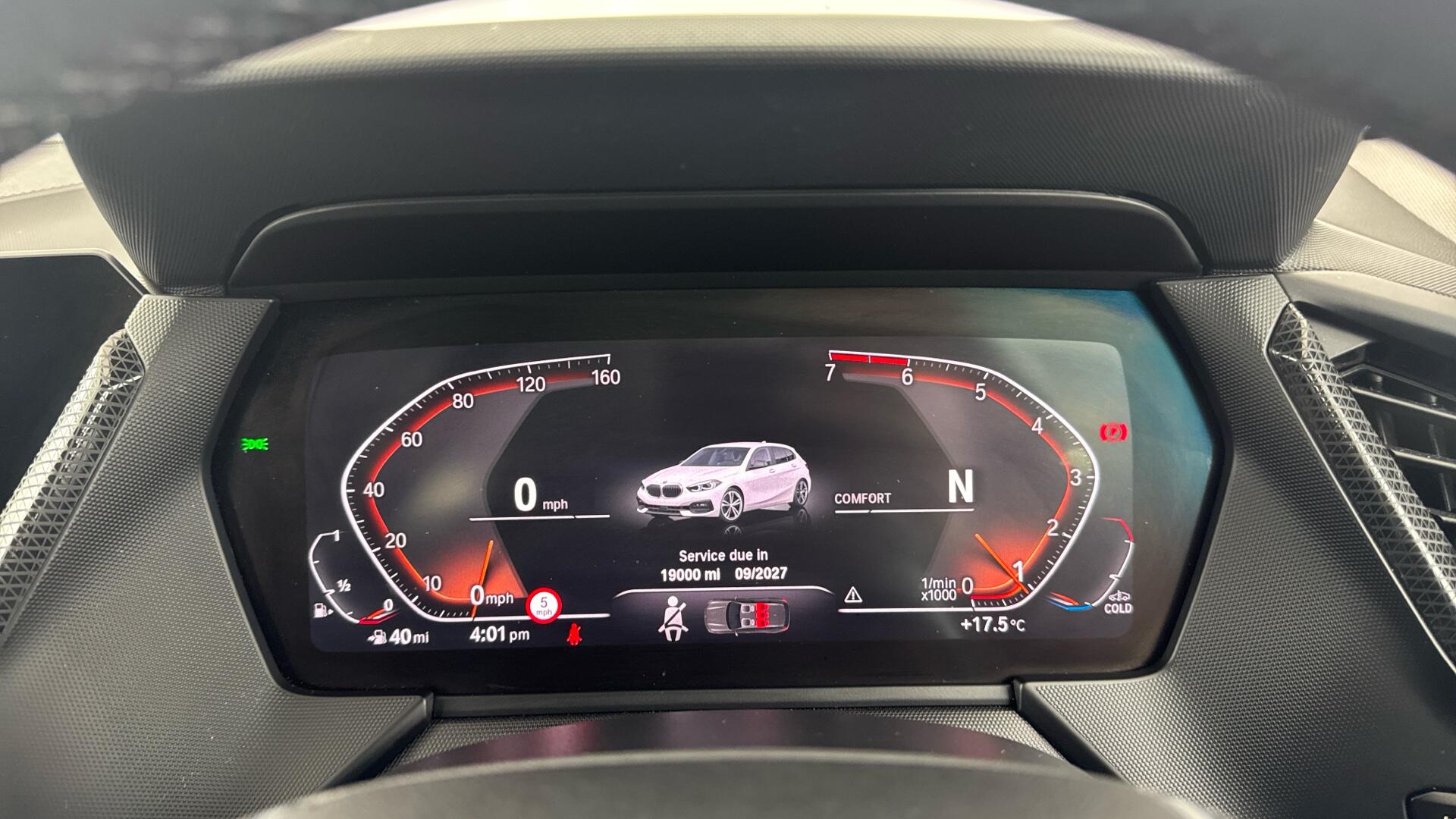 BMW 1 Series view 13