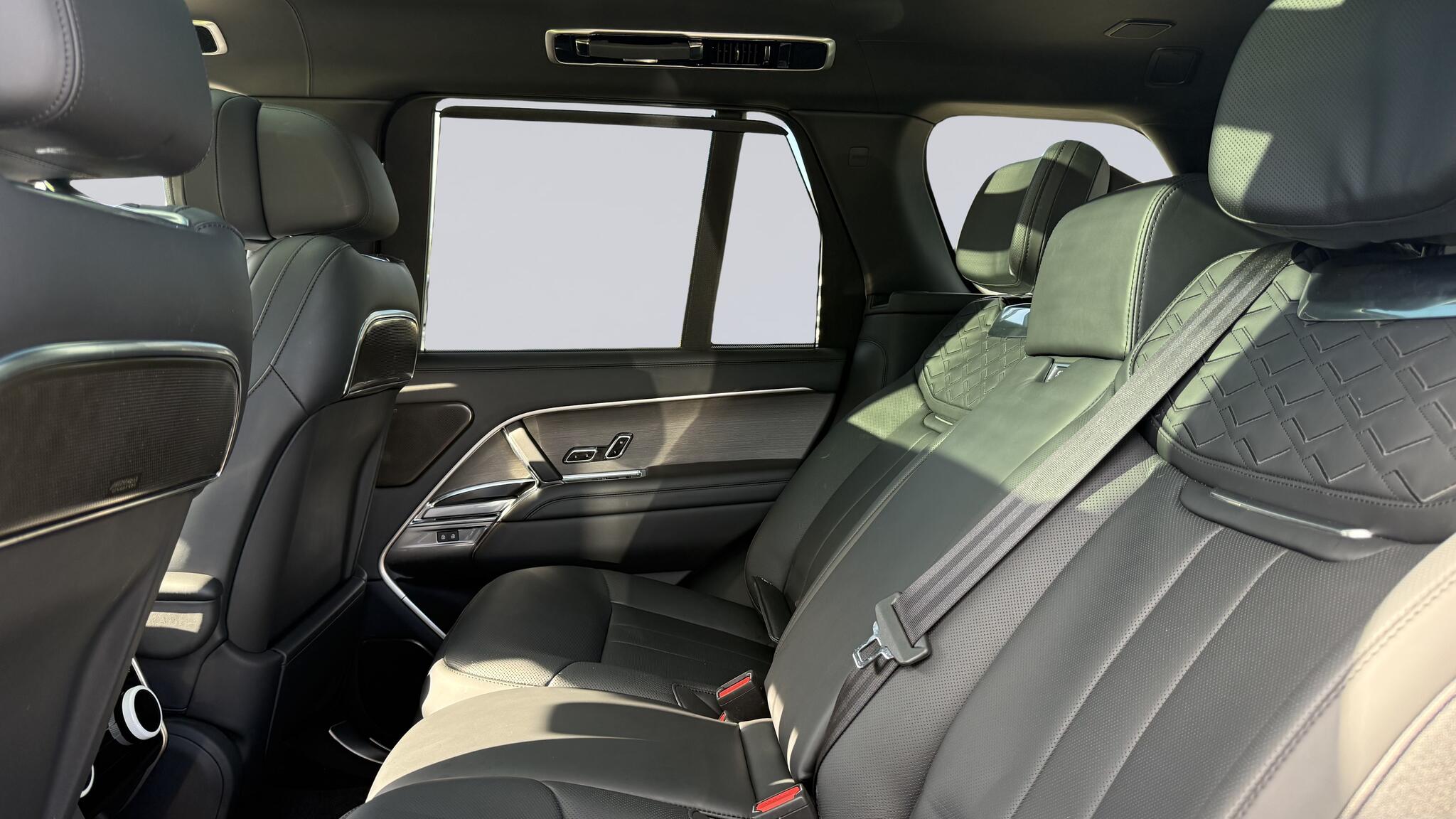 Land Rover Range Rover view 4