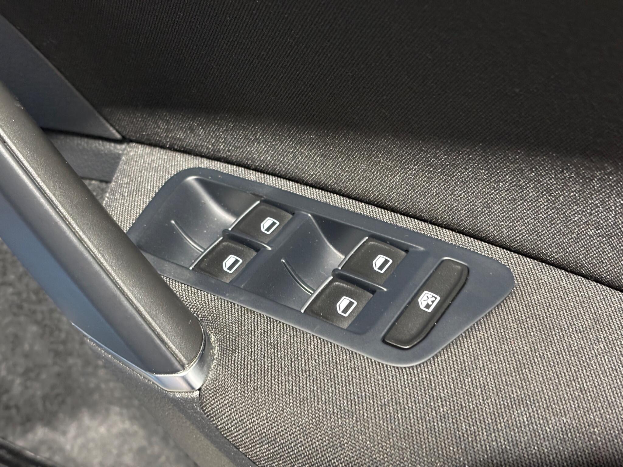 Volkswagen Golf view 21