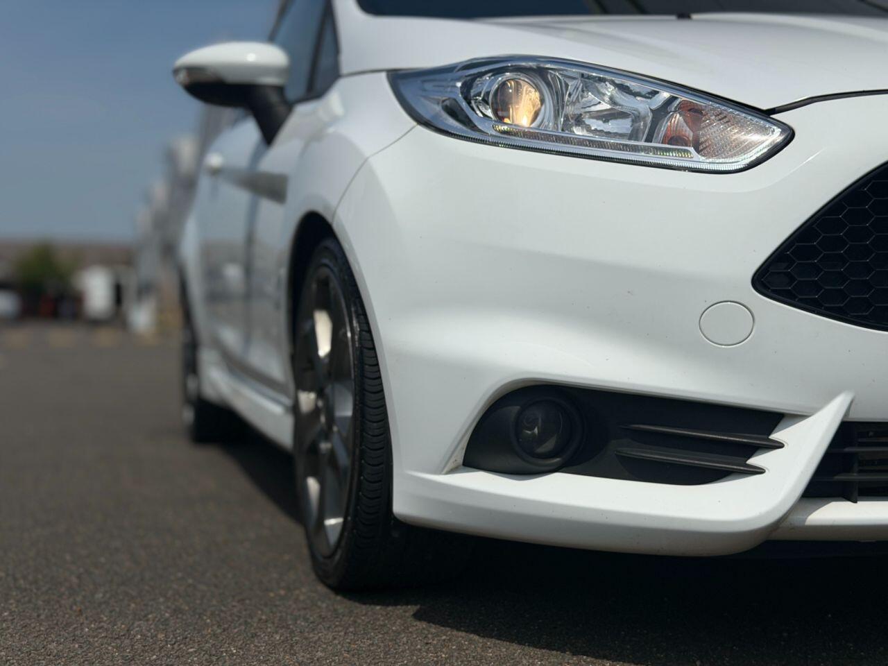 Ford Fiesta view 53