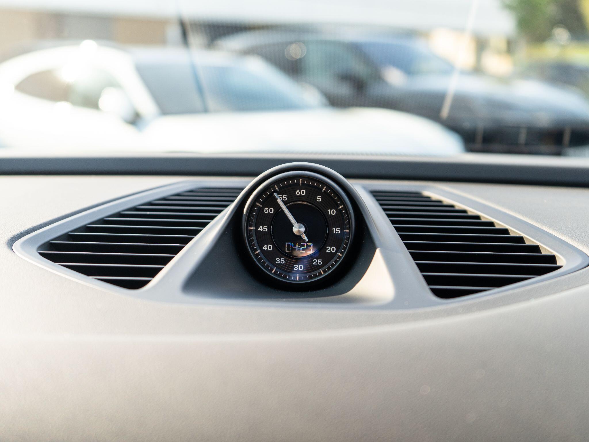 Porsche Macan view 30