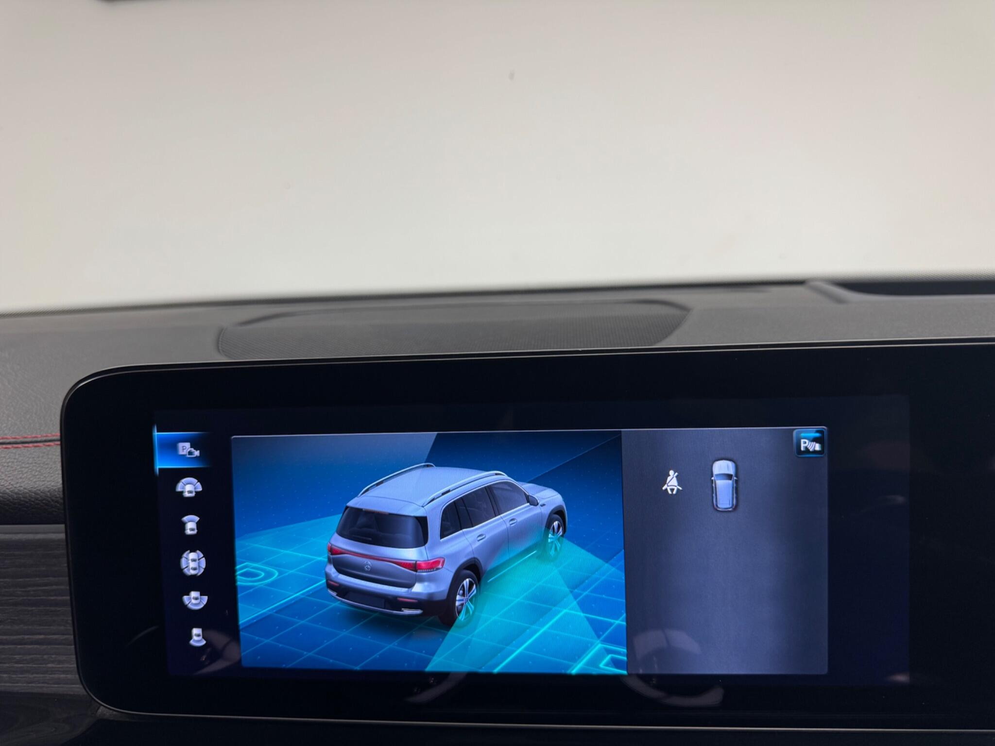 Mercedes-Benz Eqb view 17