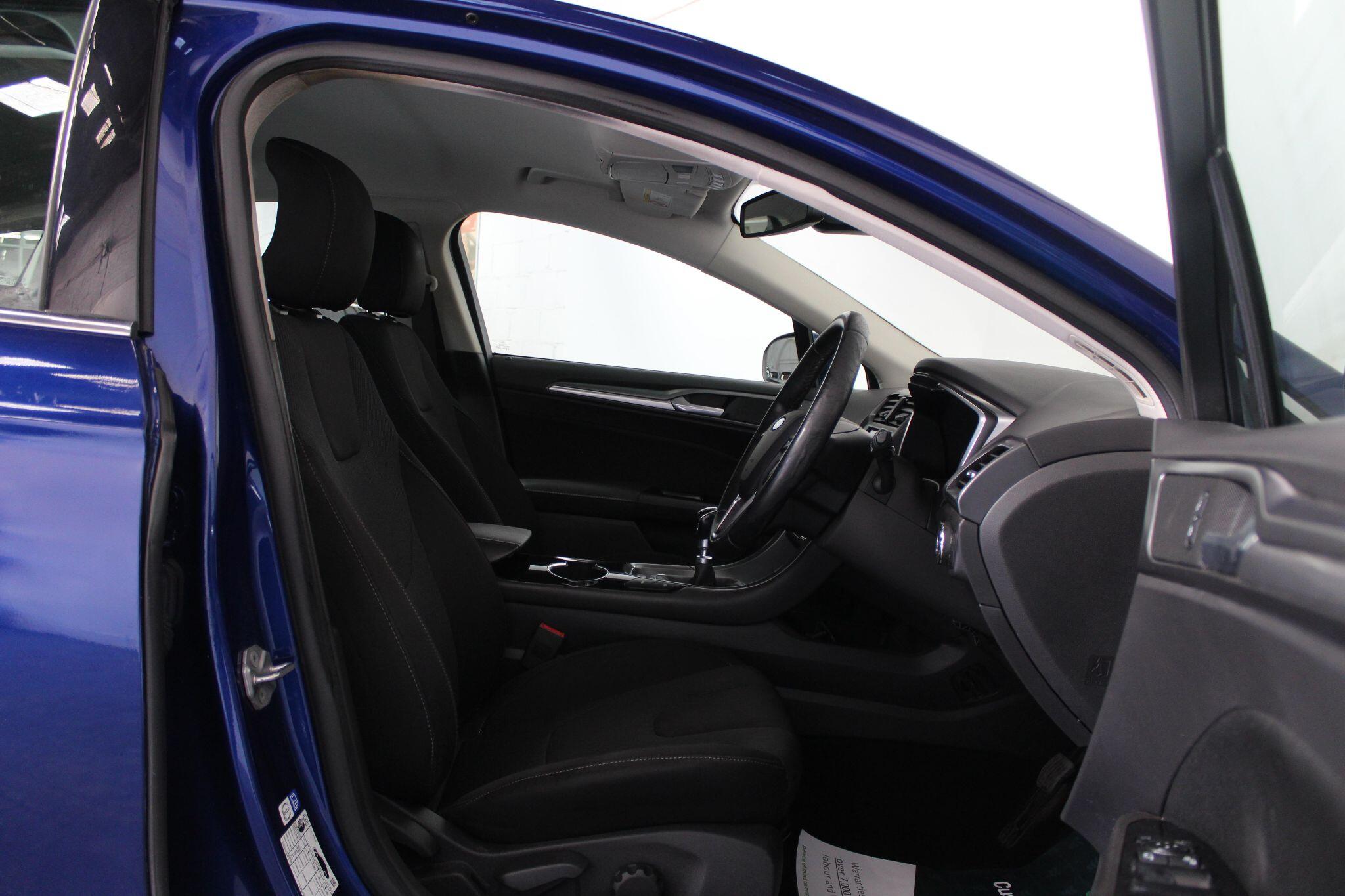 Ford Mondeo view 29