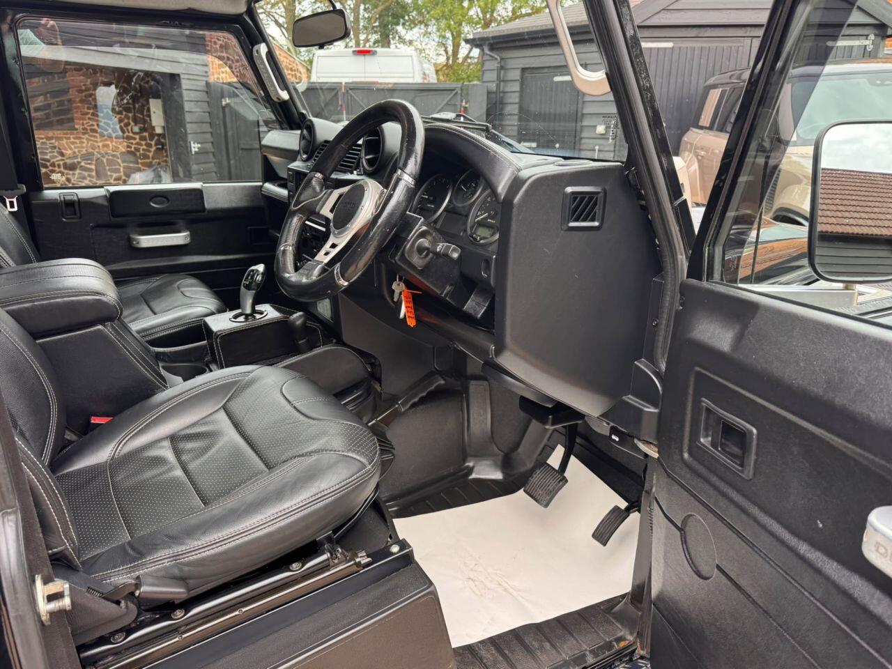Land Rover Defender view 10