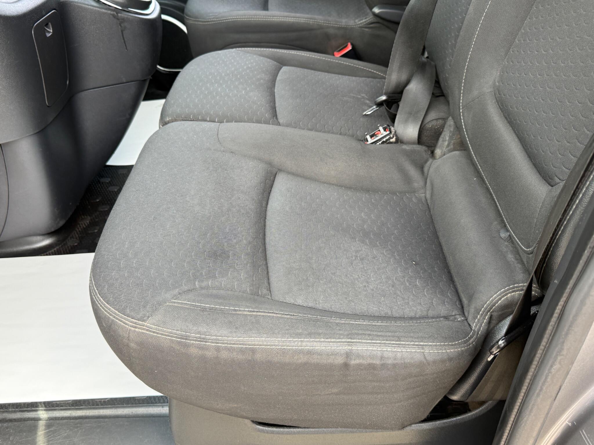 Vauxhall Vivaro - Image 25