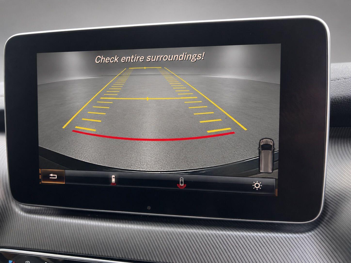 Mercedes-Benz V-Class view 21