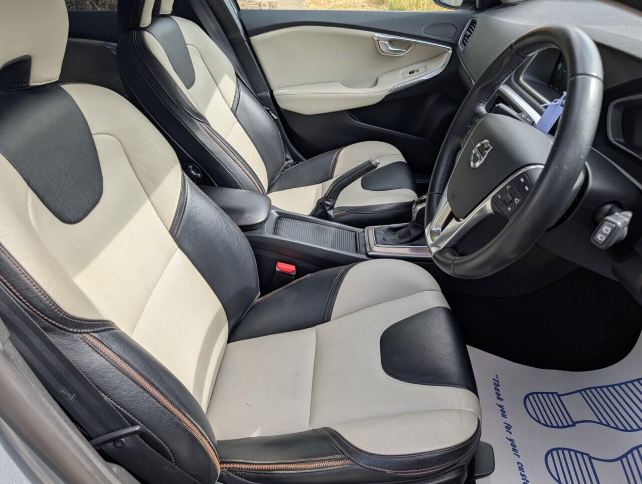 Volvo V40 Cross Country view 19