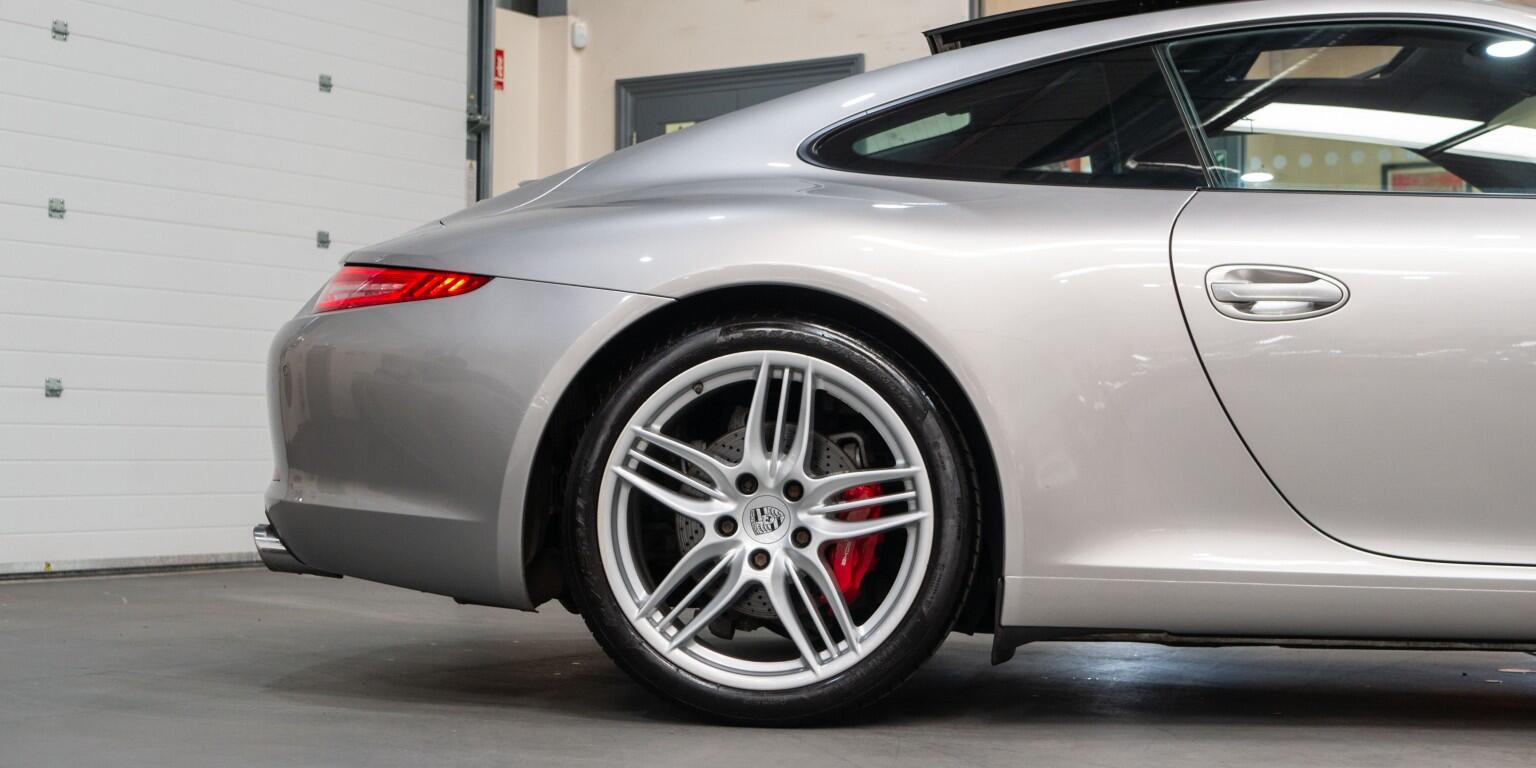 Porsche 911 view 11