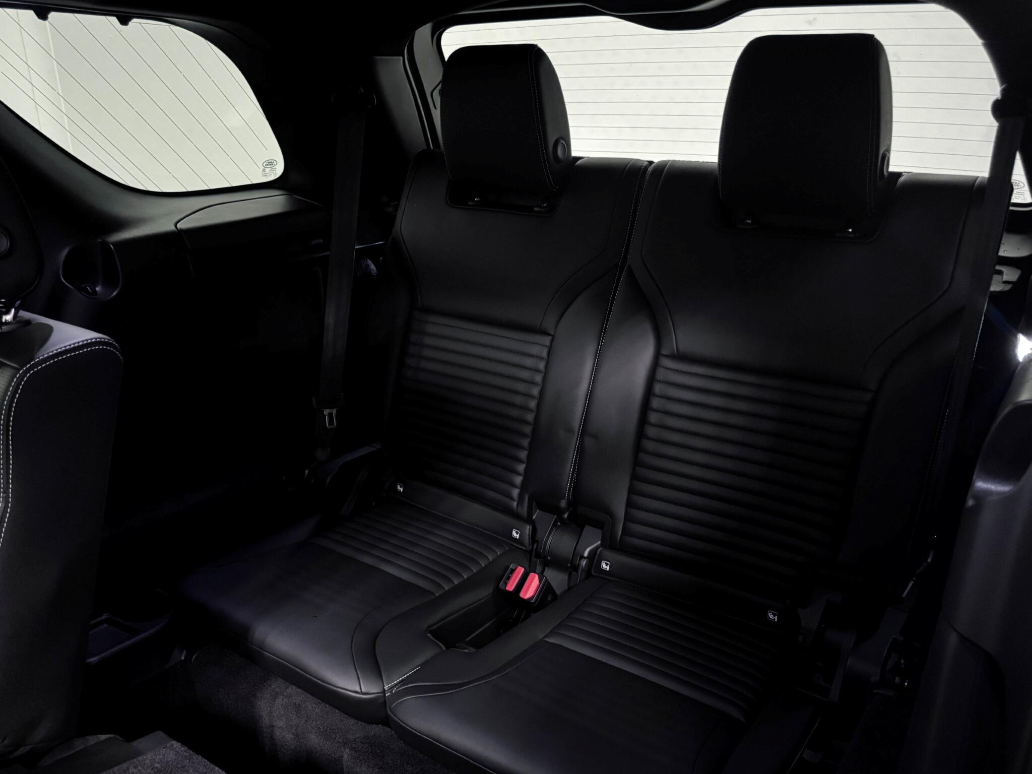 Land Rover Discovery view 11