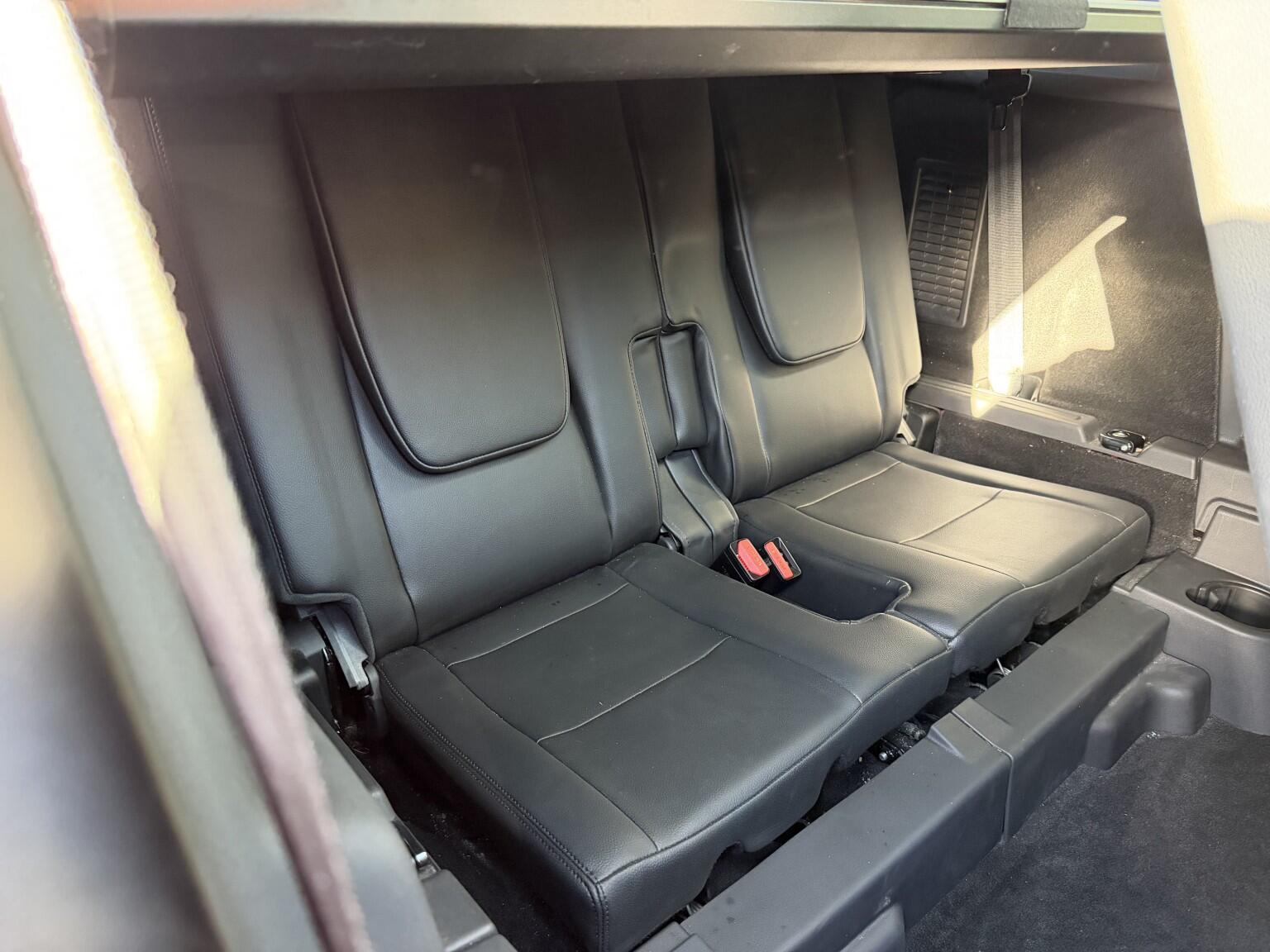 Land Rover Discovery Sport view 21