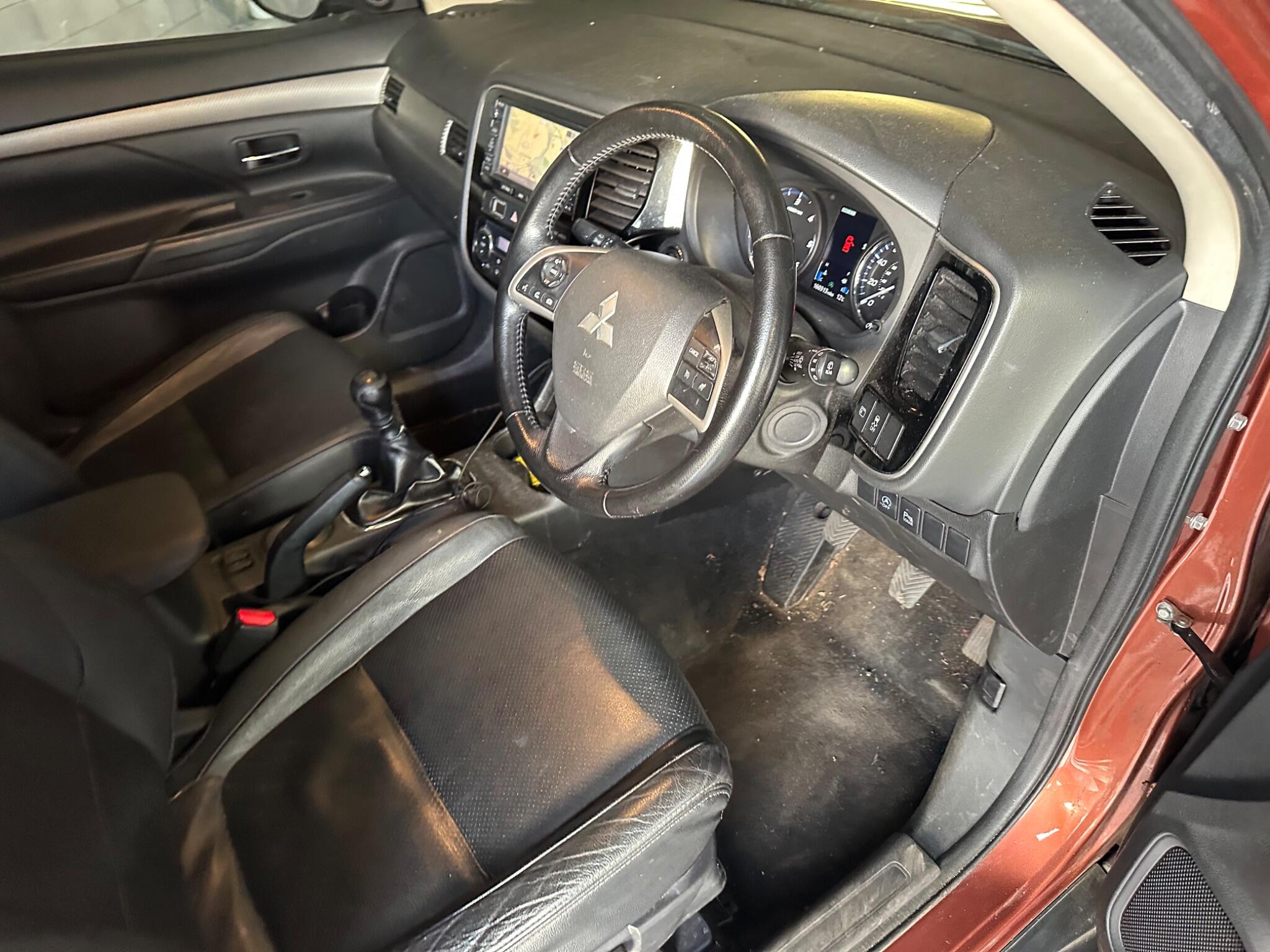 Mitsubishi Outlander view 20