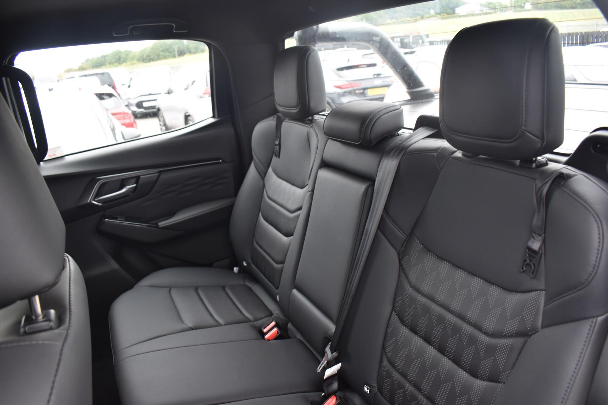 D-Max - 1.9 TD V-Cross Auto 4WD Euro 6 (s/s) 4dr - Image 14