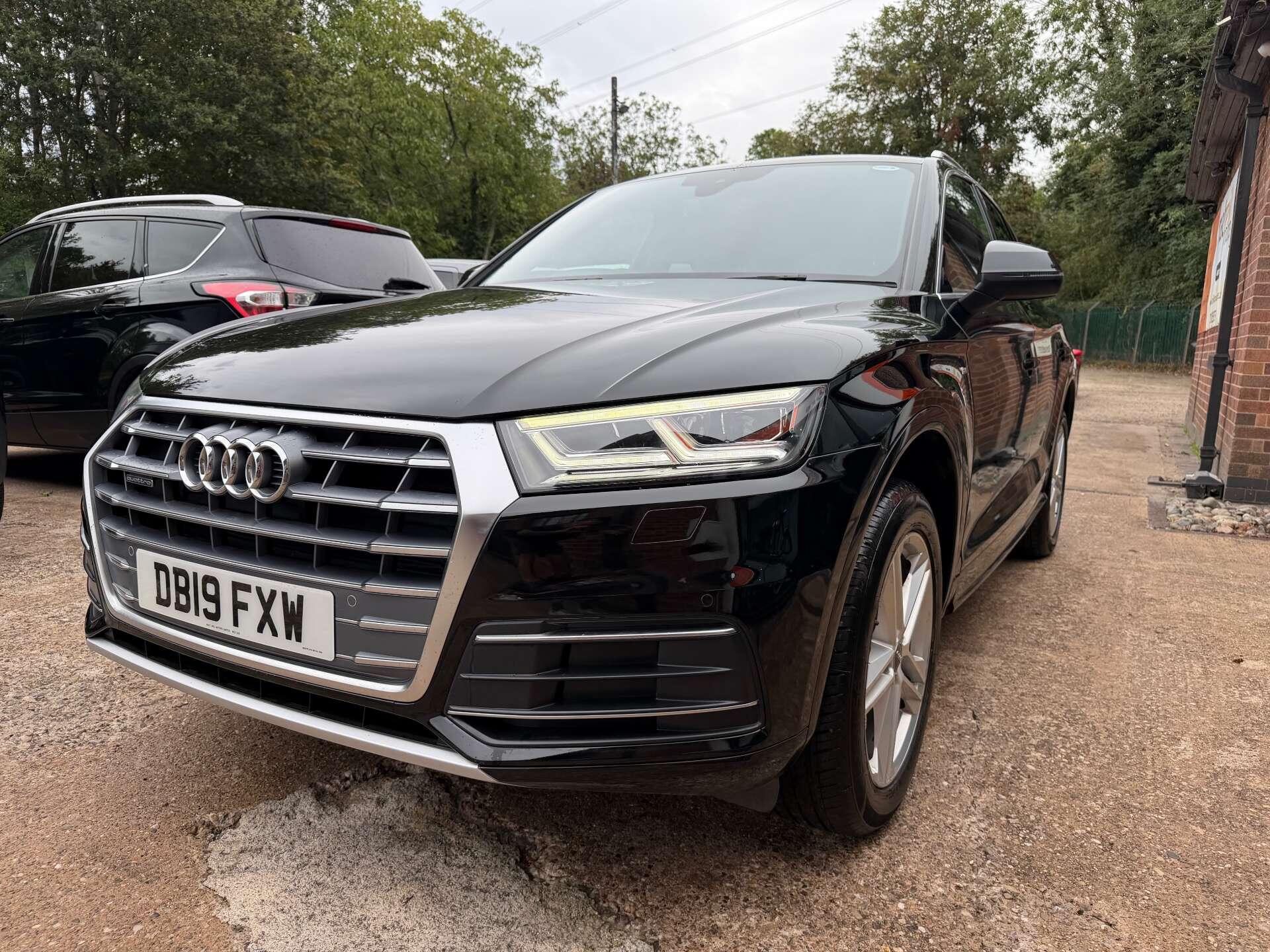 Audi Q5 view 9