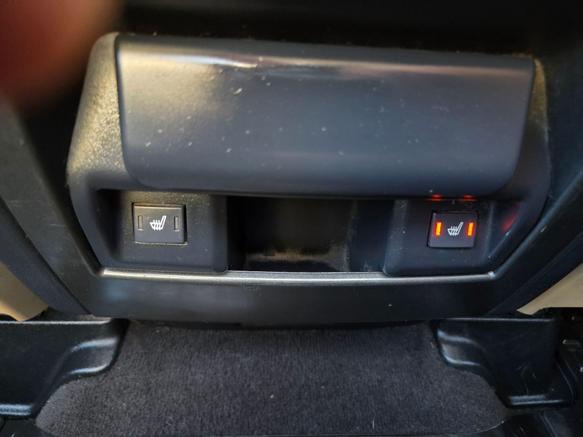 Land Rover Discovery 4 view 20