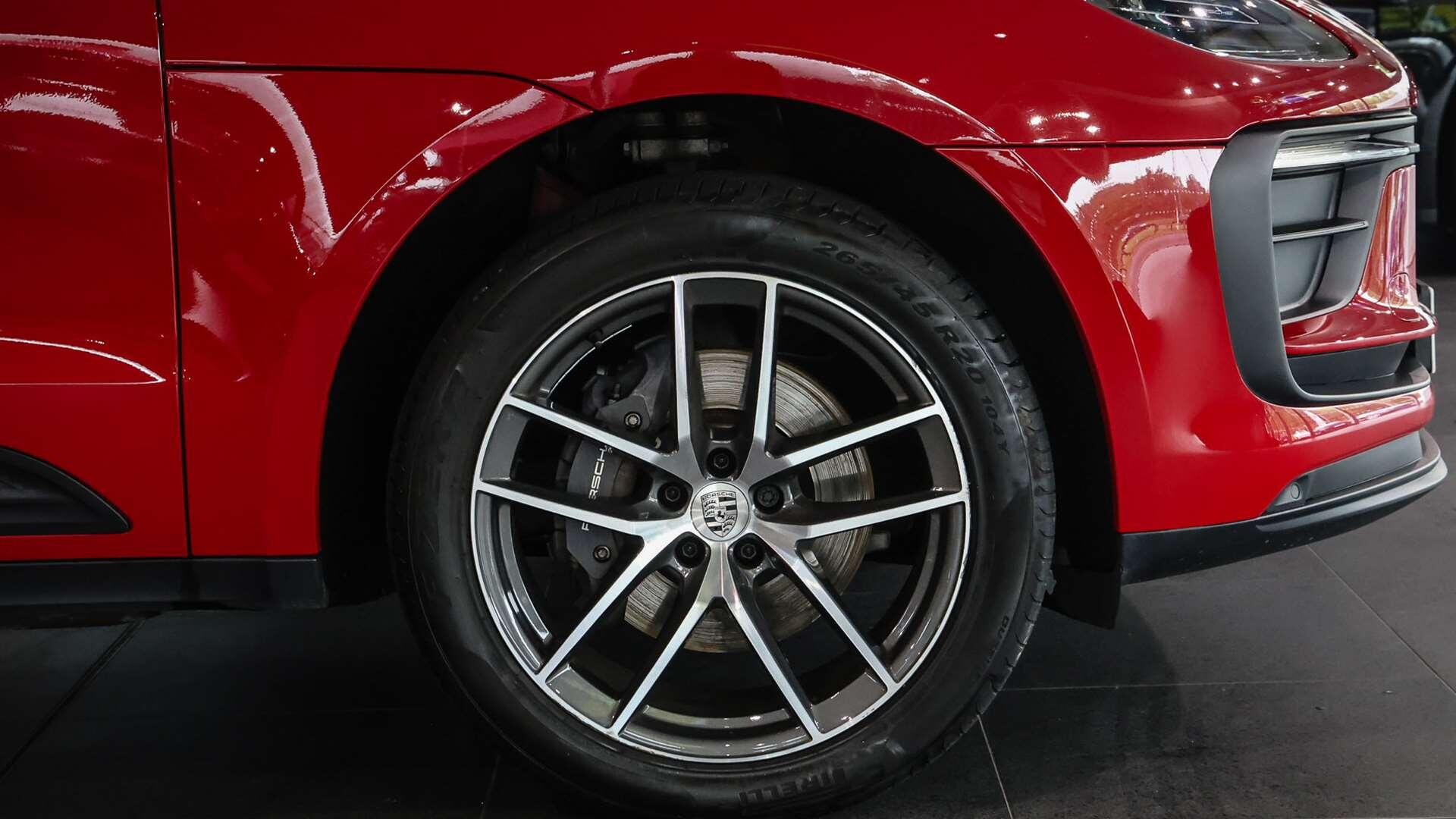Porsche Macan view 6